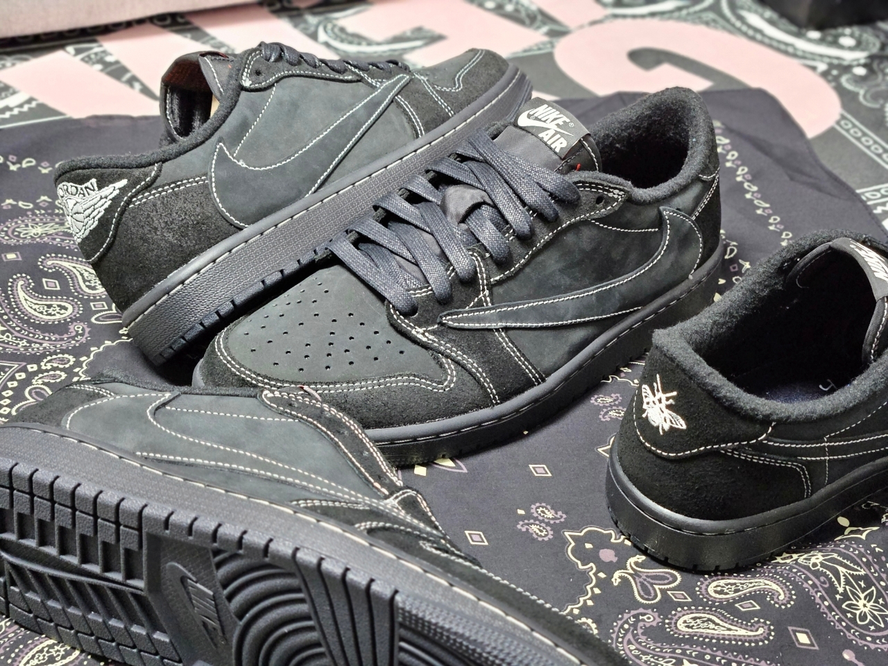 Jordan 1 x Travis Scott x Fragment Retro Low OG SP Military Blue, Jordan 1 x Travis Scott Retro Low OG SP Black Phantom 착용 스타일 - 3