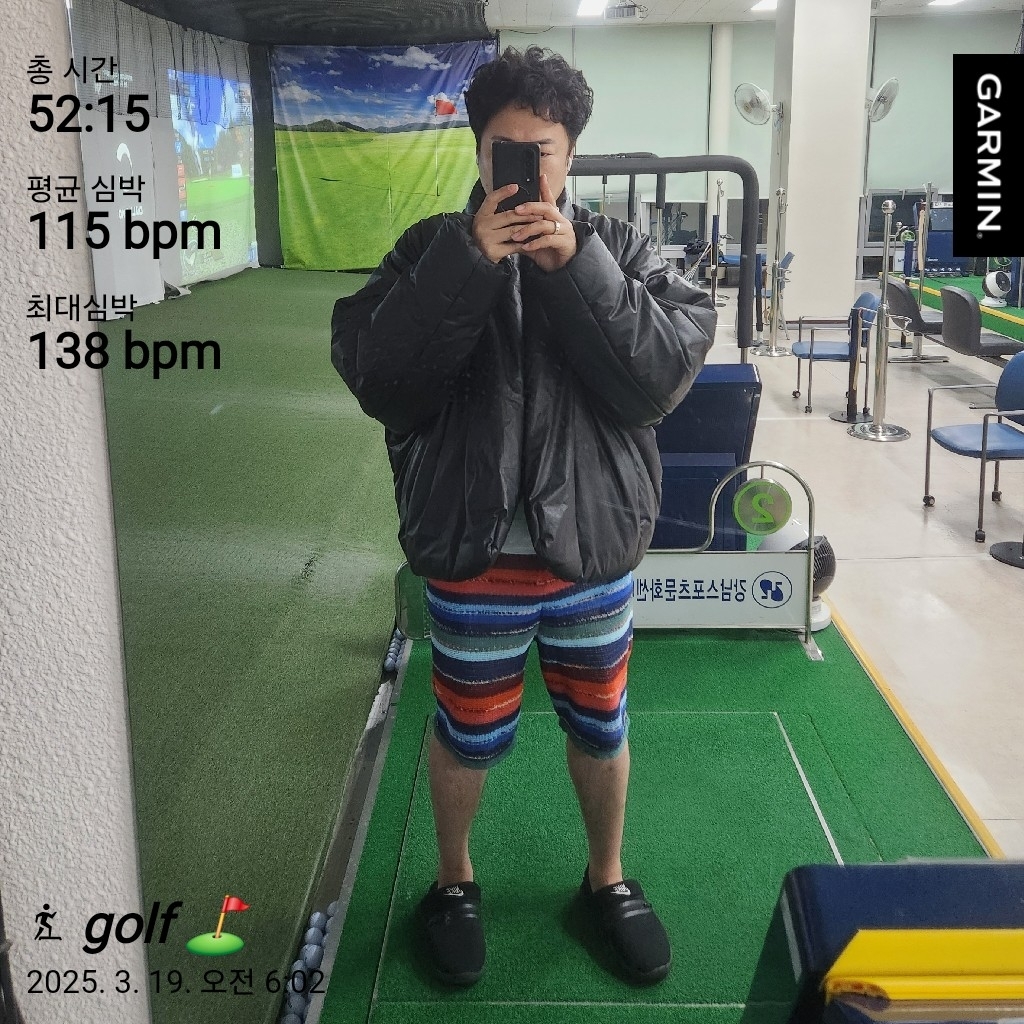 Nike Burrow Slippers Black Metallic Silver, Yeezy Gap Round Jacket Black 착용 스타일