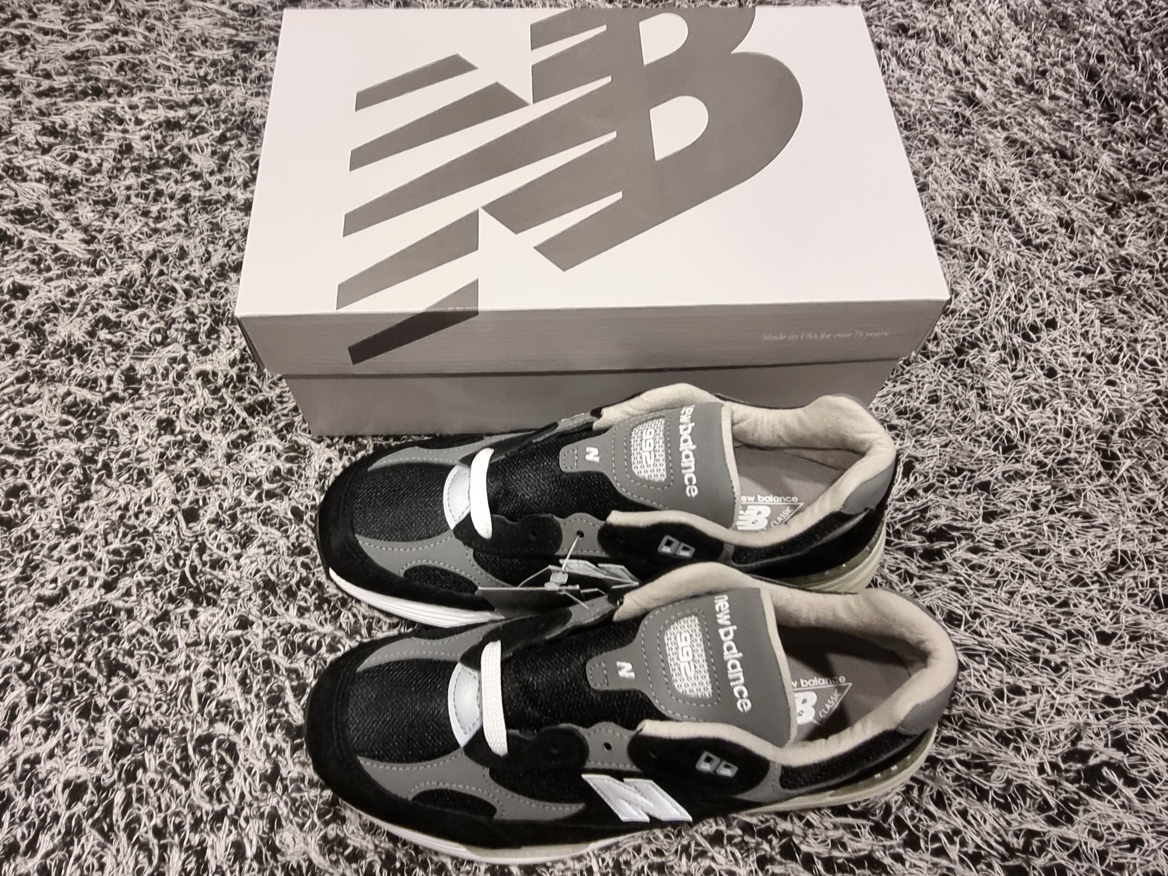 New Balance 992 Made in USA Core Black Grey 착용 스타일 - 7