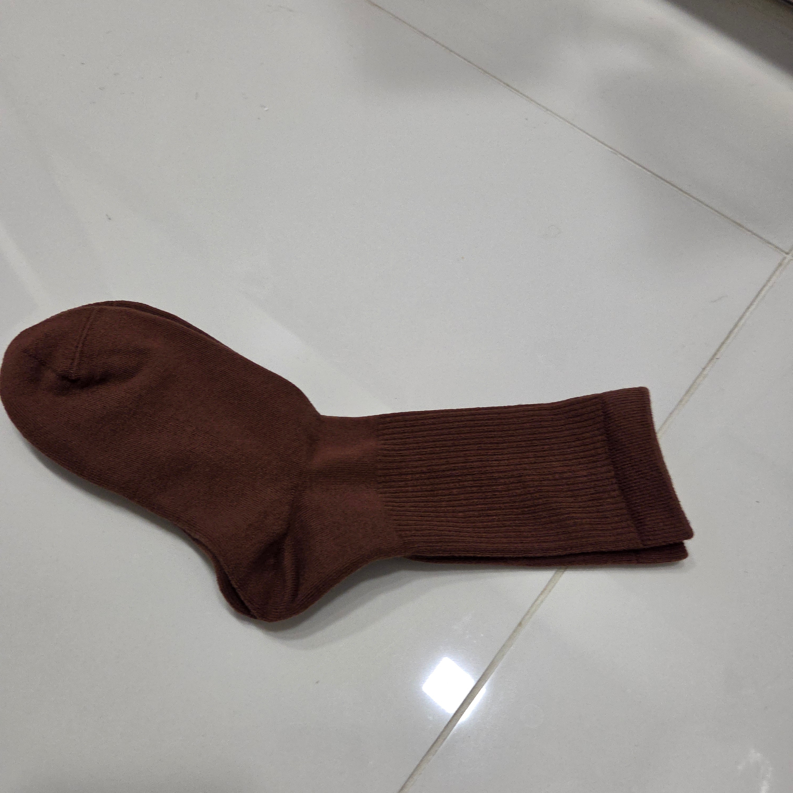 LI2 Air Daily Crew Socks Camel Brown 착용 스타일