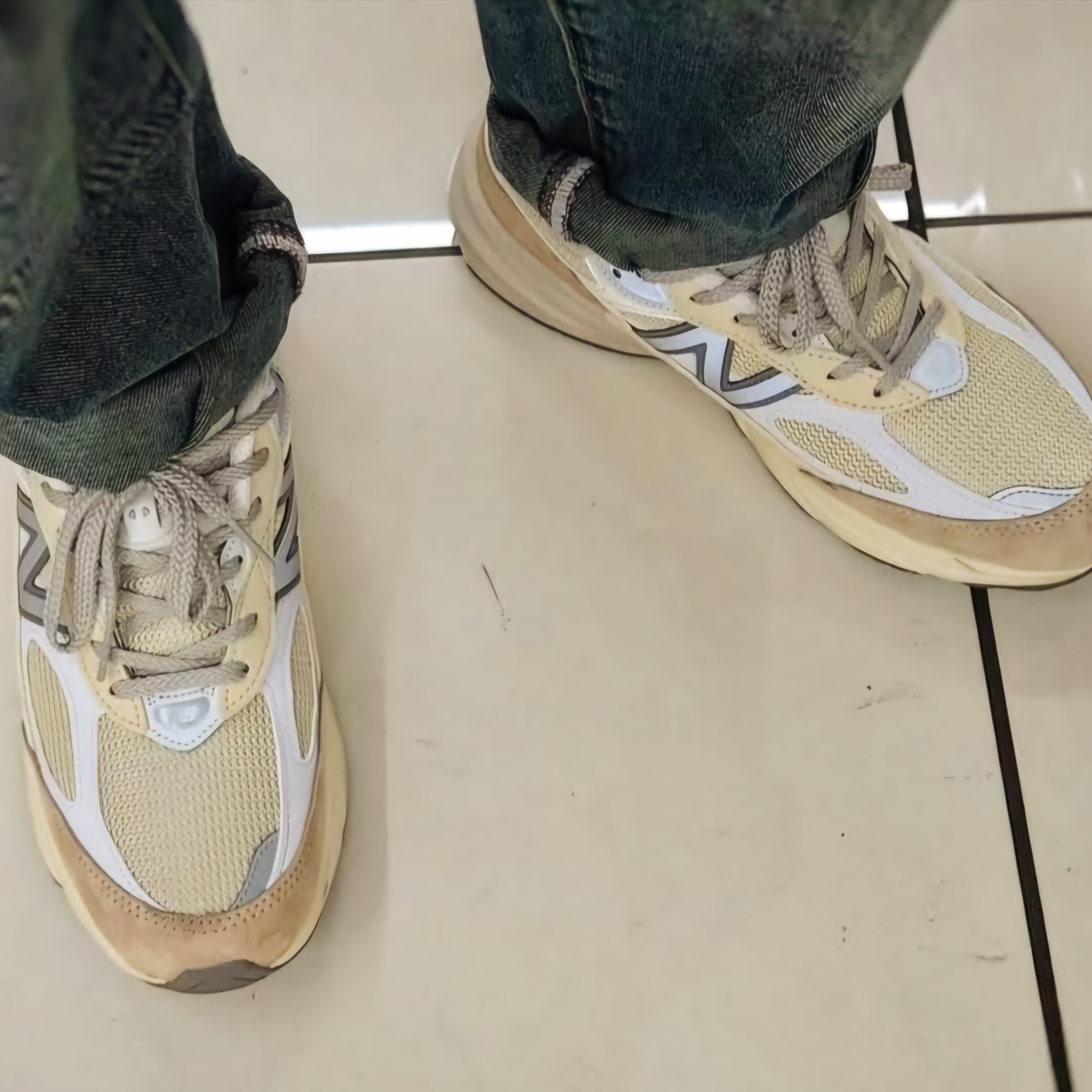 New Balance 990v6 Made in USA Cream Mindful Grey 착용 스타일