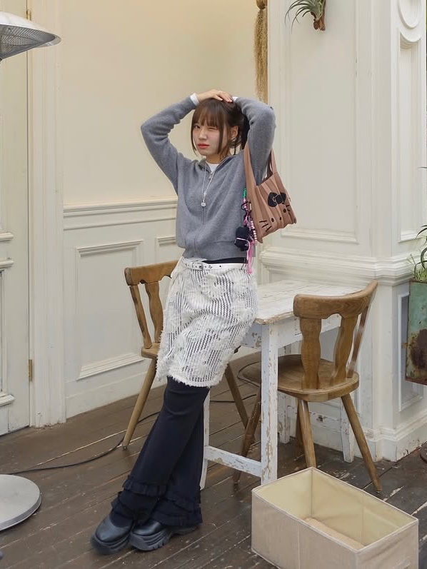 Joseph&Stacey Lucky Pleats Knit S Hello Kitty Tan Brown 착용 스타일 - 3