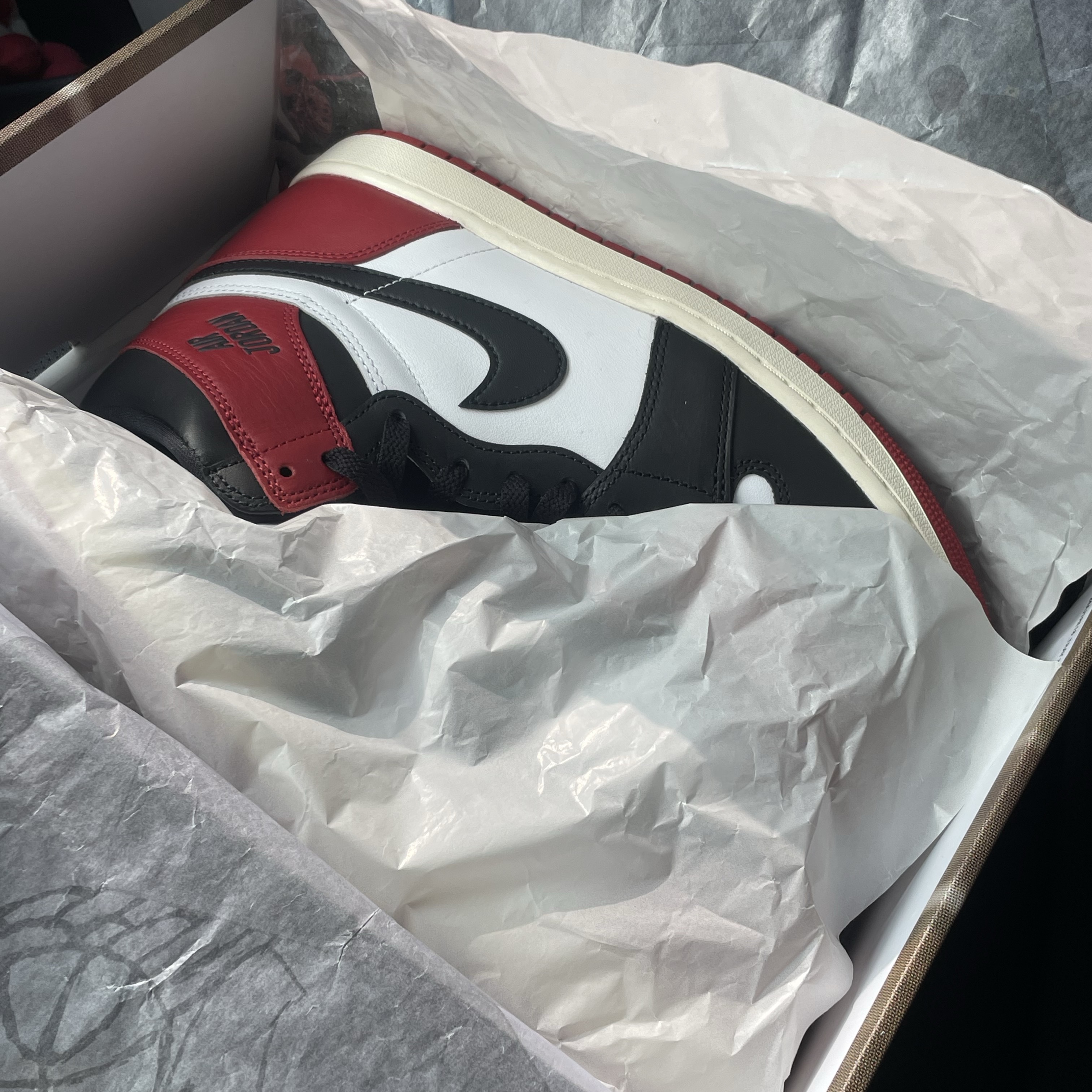 Jordan 1 Retro High OG Black Toe 착용 스타일 - 2
