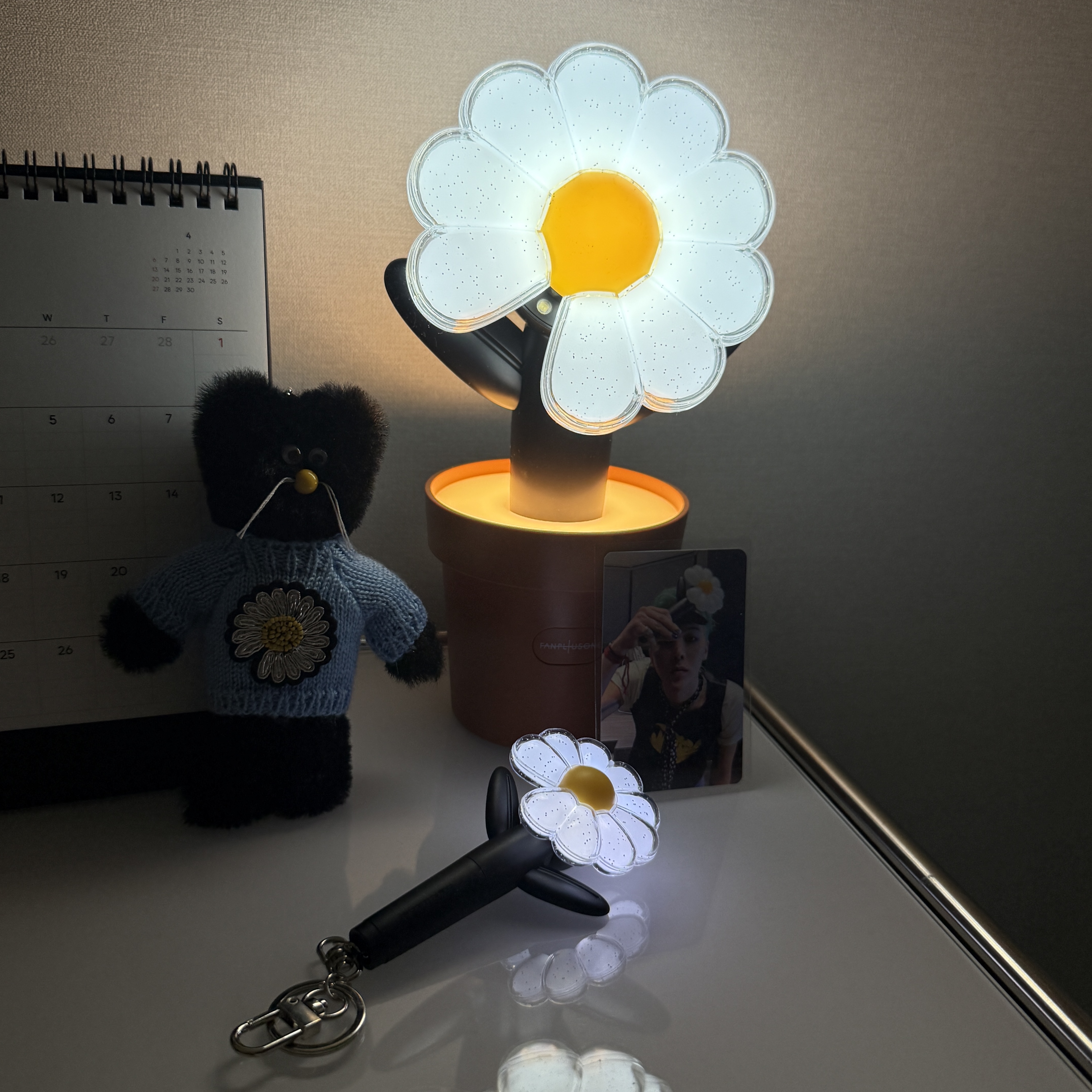 Monamhee x Peaceminusone Daihee Plush Keyring, G-DRAGON Ubermensch Official Mini Light Keyring 착용 스타일 - 1