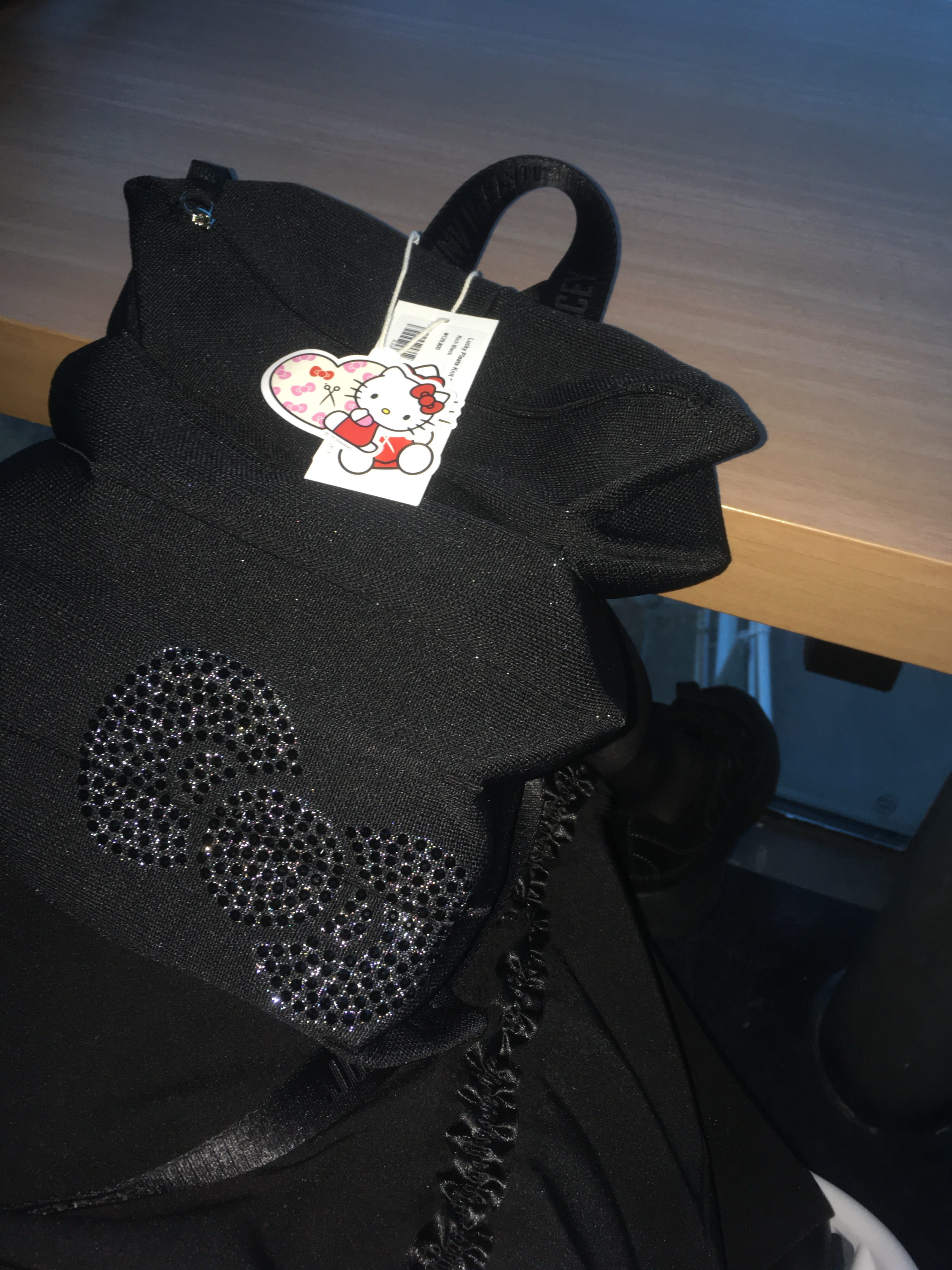 Joseph&Stacey Lucky Pleats Knit Backpack S Hello Kitty Ribbon Rich Black 착용 스타일 - 5