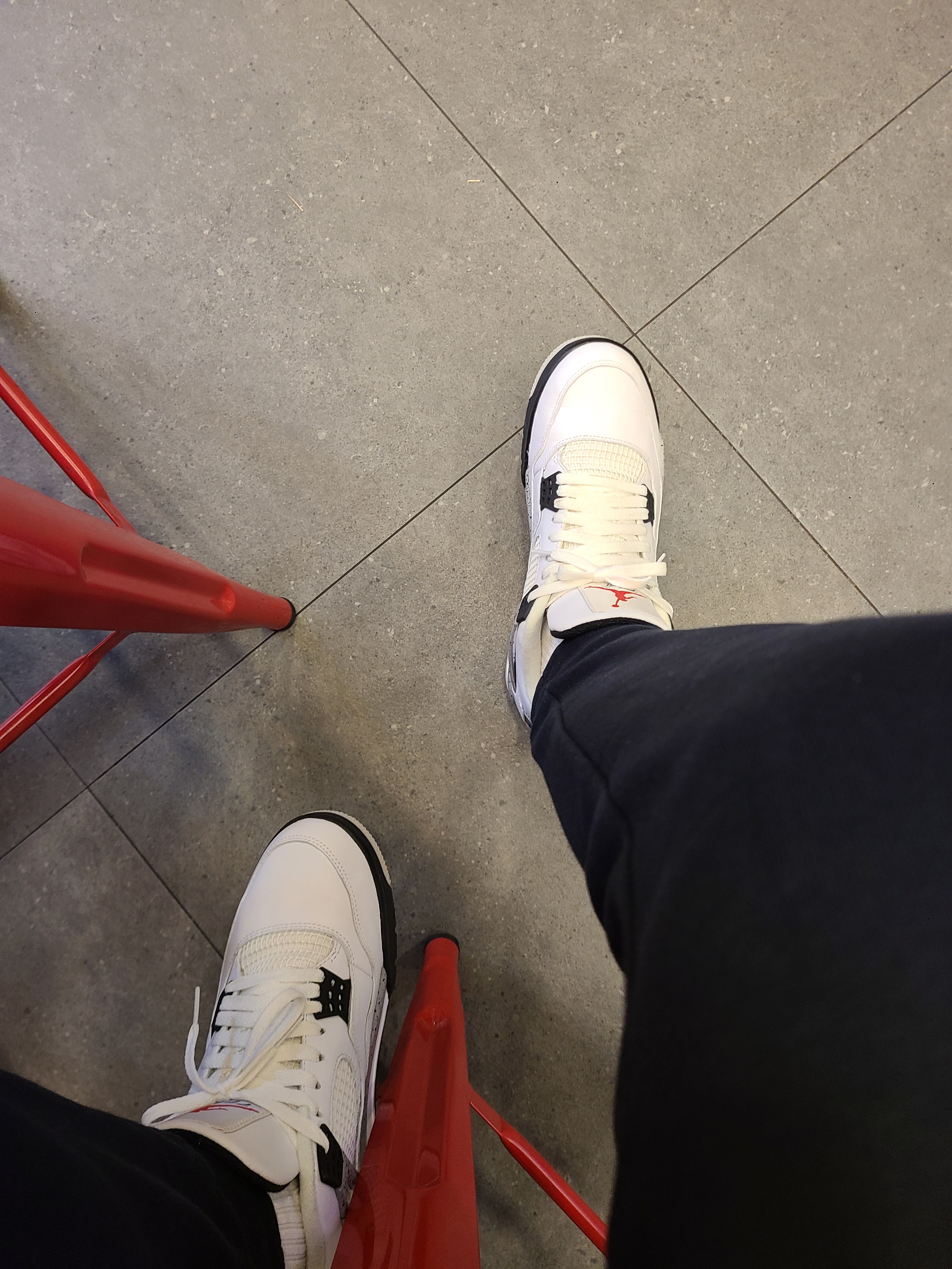 Jordan 4 Retro OG White Cement 2016 착용 스타일 - 2