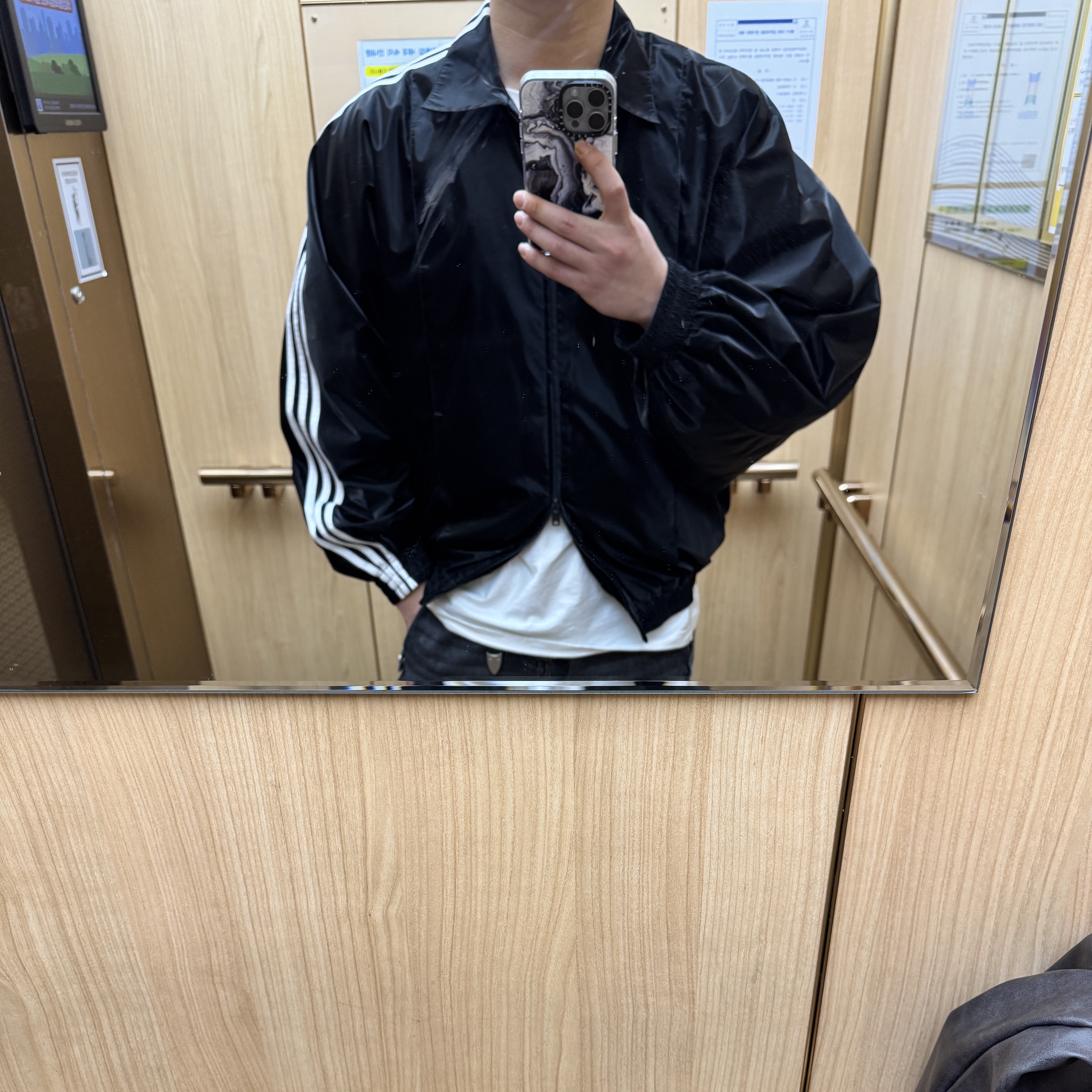 Y-3 Windbreaker Triple Black 착용 스타일