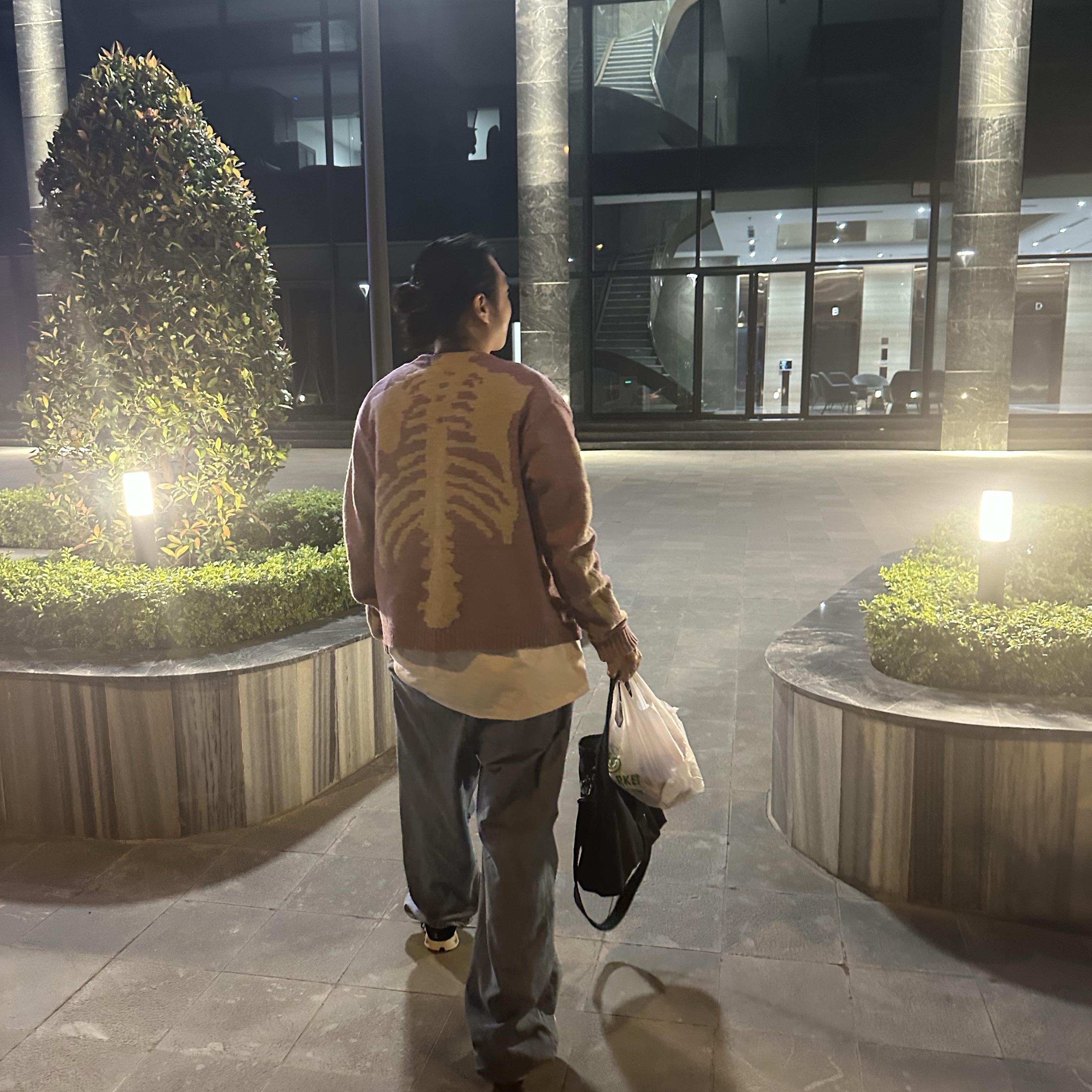 Kapital 5G Wool Bone Short Cardigan Light Purple 착용 스타일 - 2