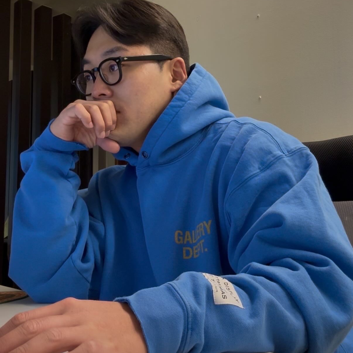 Gallery Dept. 90'S GD Logo Hoodie Royal 착용 스타일