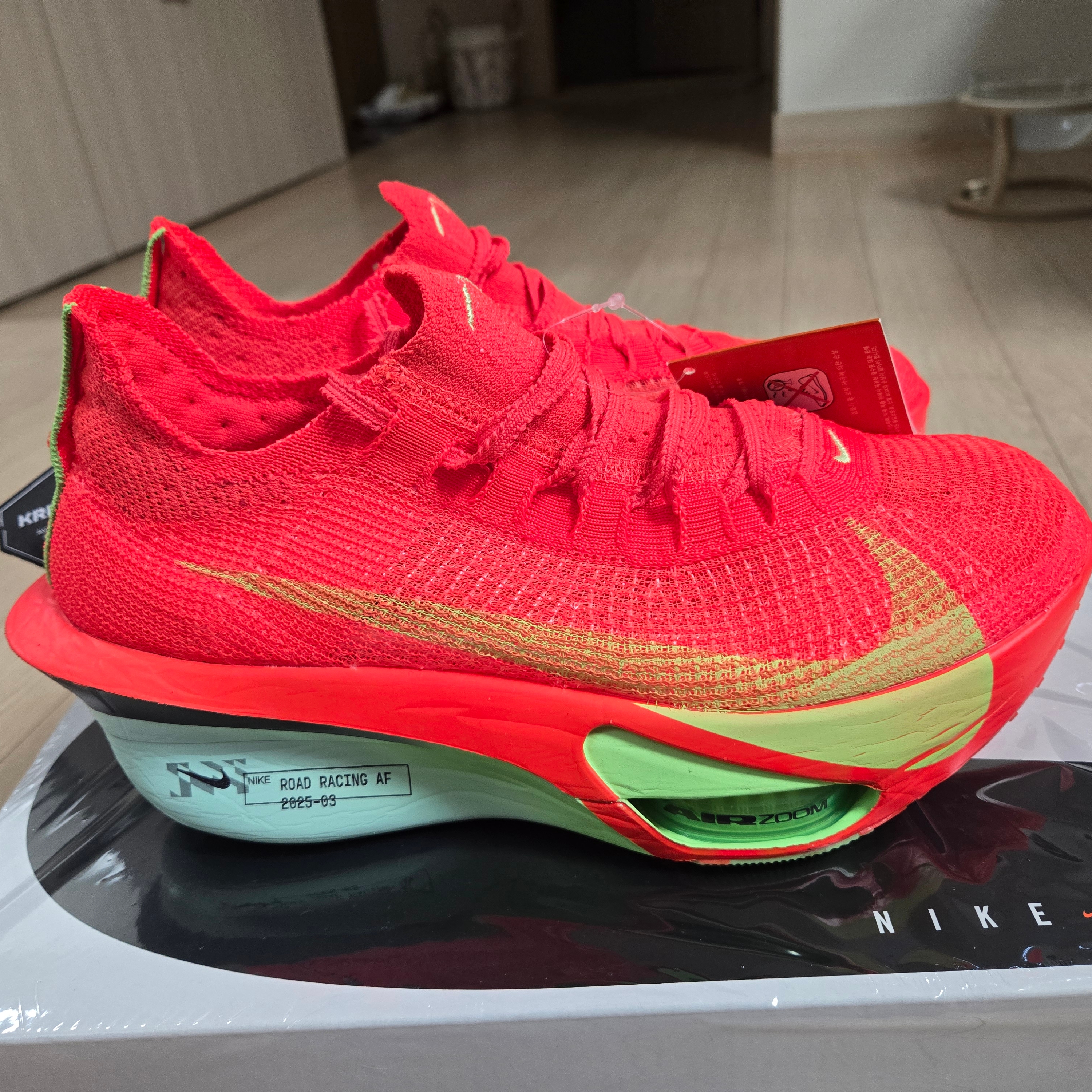 Nike Air Zoom Alphafly Next% 3 Bright Crimson Lime Blast 착용 스타일 - 2