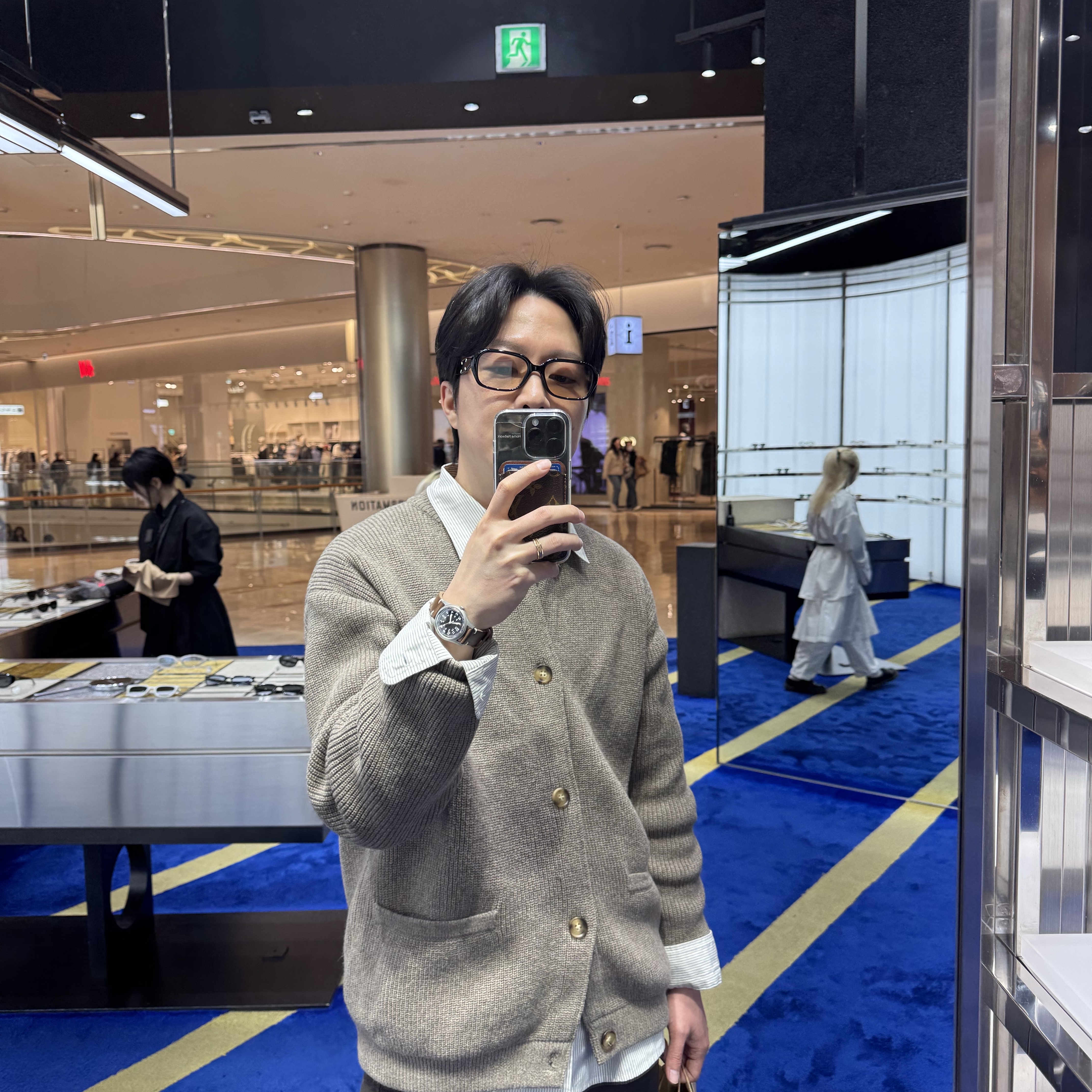 Gentle Monster x Maison Margiela MM212 Black Brown 착용 스타일