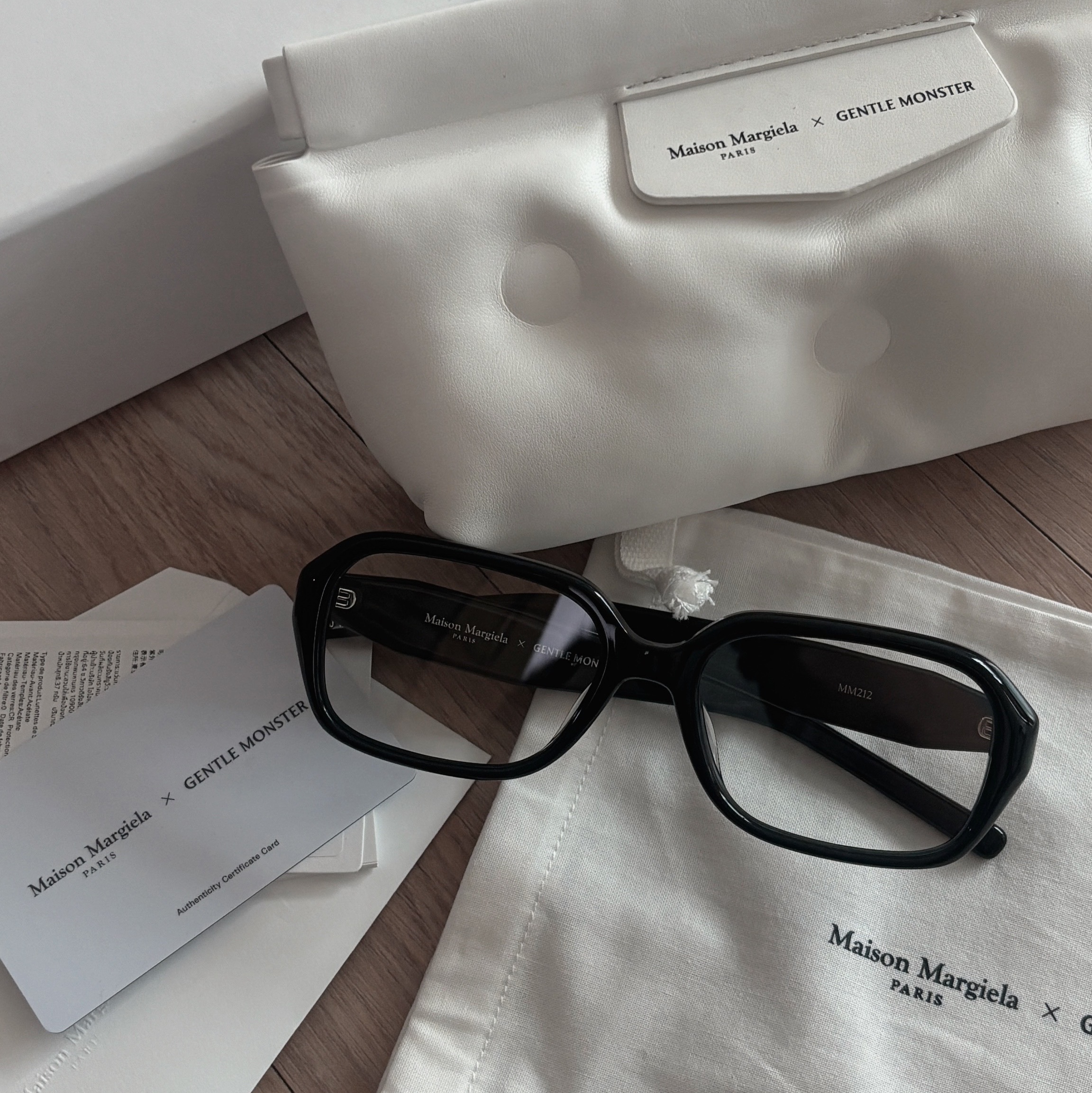 Gentle Monster x Maison Margiela MM212 Black Clear 착용 스타일