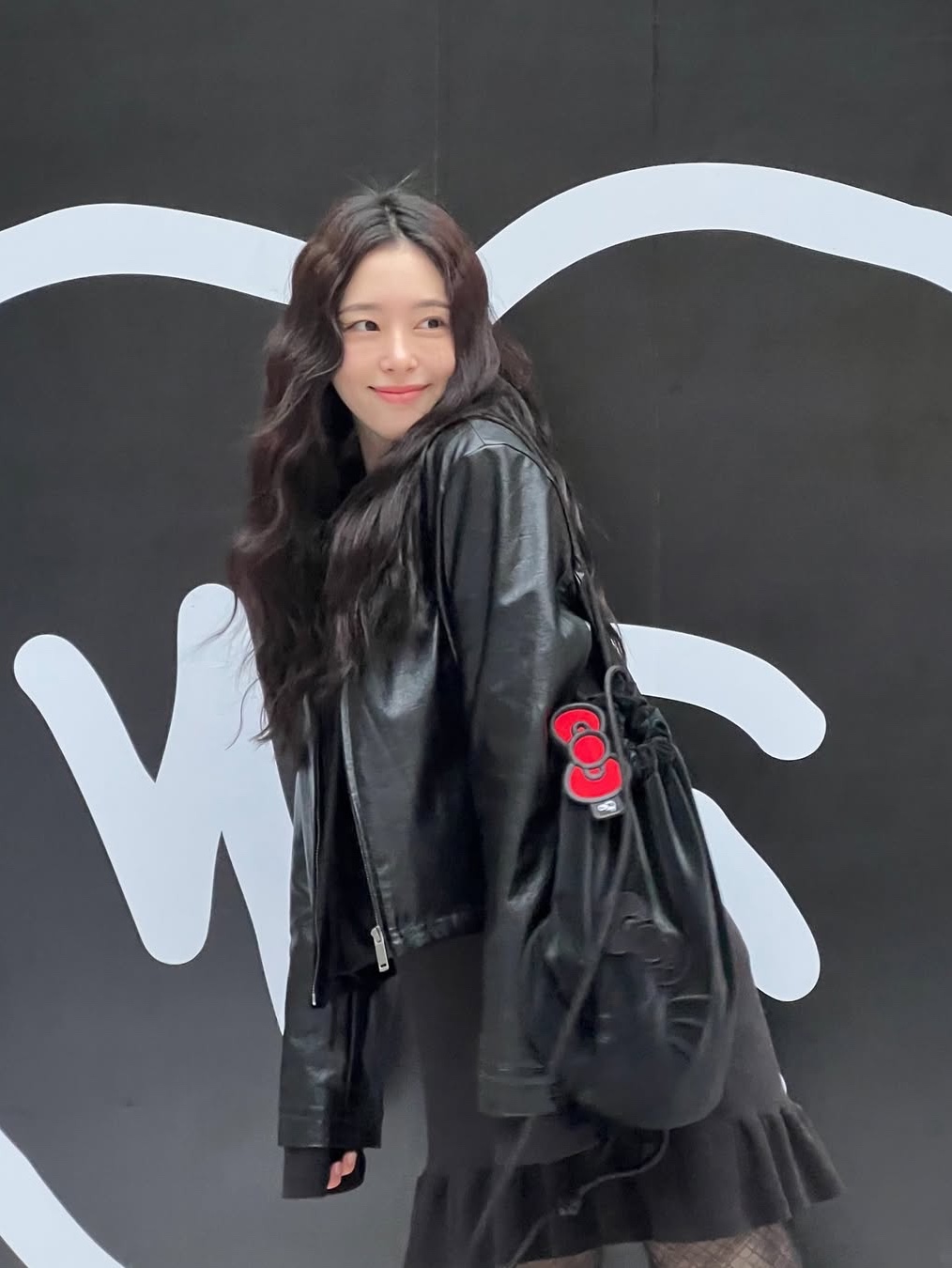Joseph&Stacey Haze String Backpack Hello Kitty Black, Joseph&Stacey Lucky Hello Kitty Ribbon Embroidery Wappen Red 착용 스타일 - 1