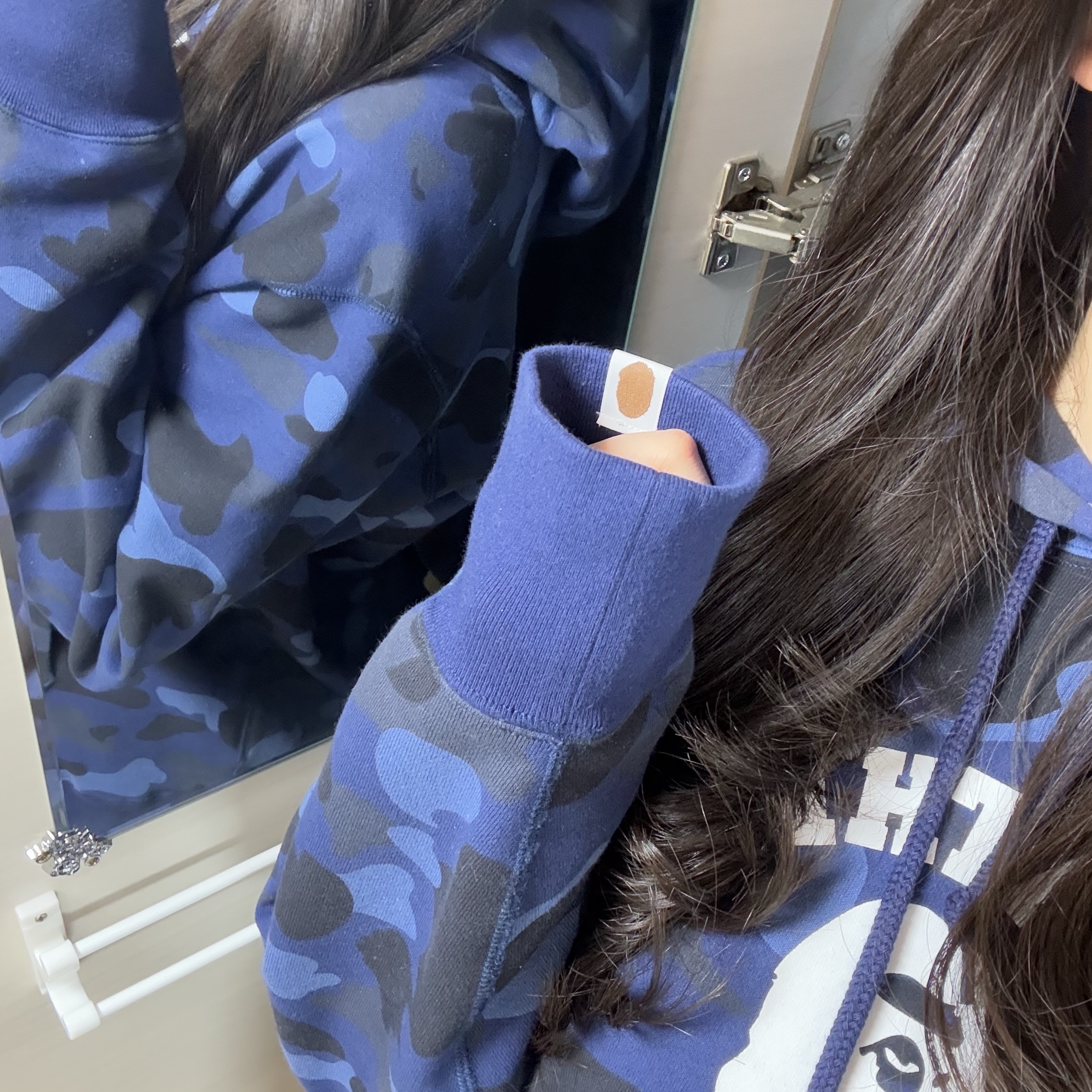BAPE Color Camo College Hoodie Navy Blue 착용 스타일