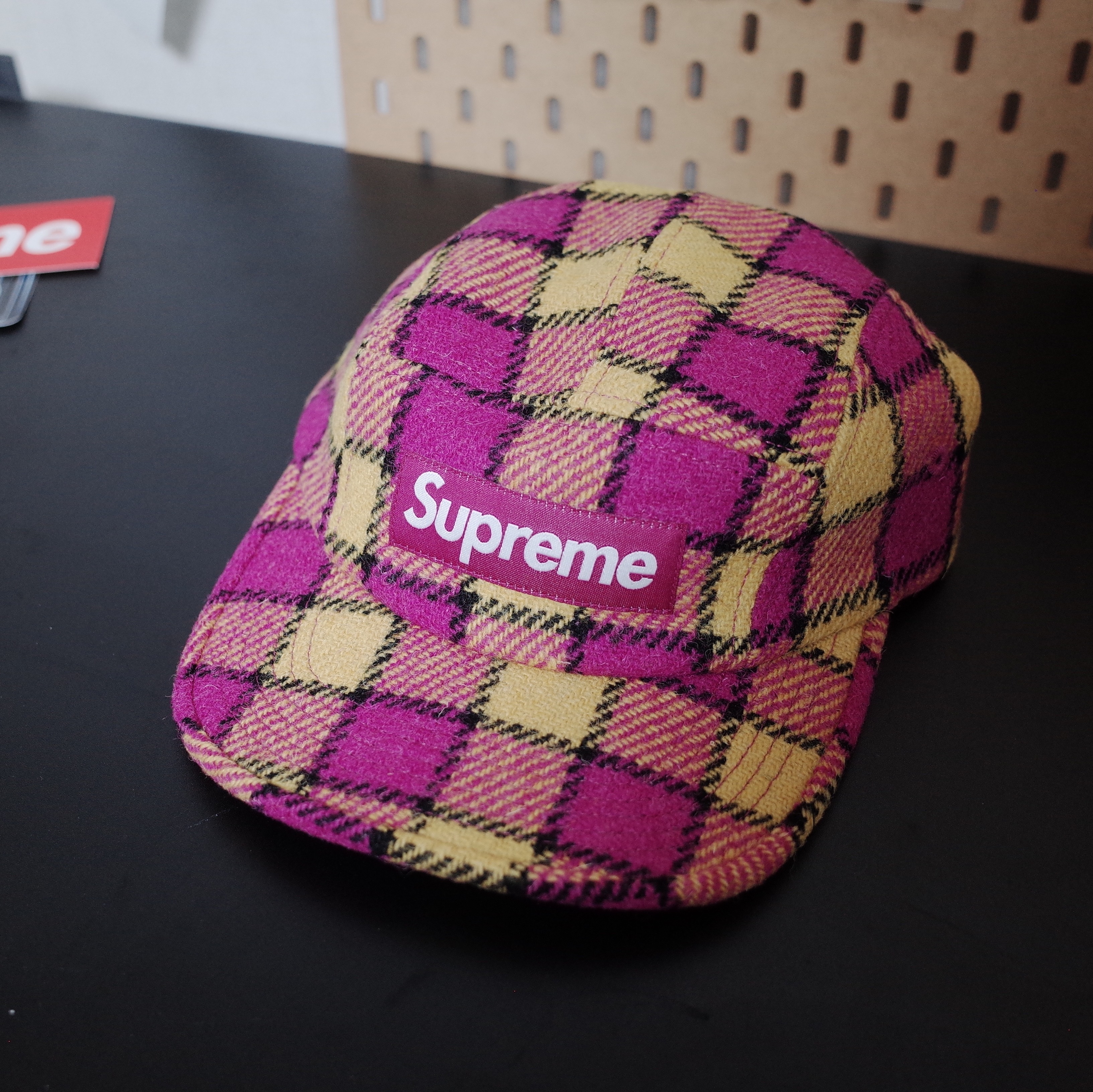 Supreme Harris Tweed Camp Cap Pink Plaid - 25SS 착용 스타일