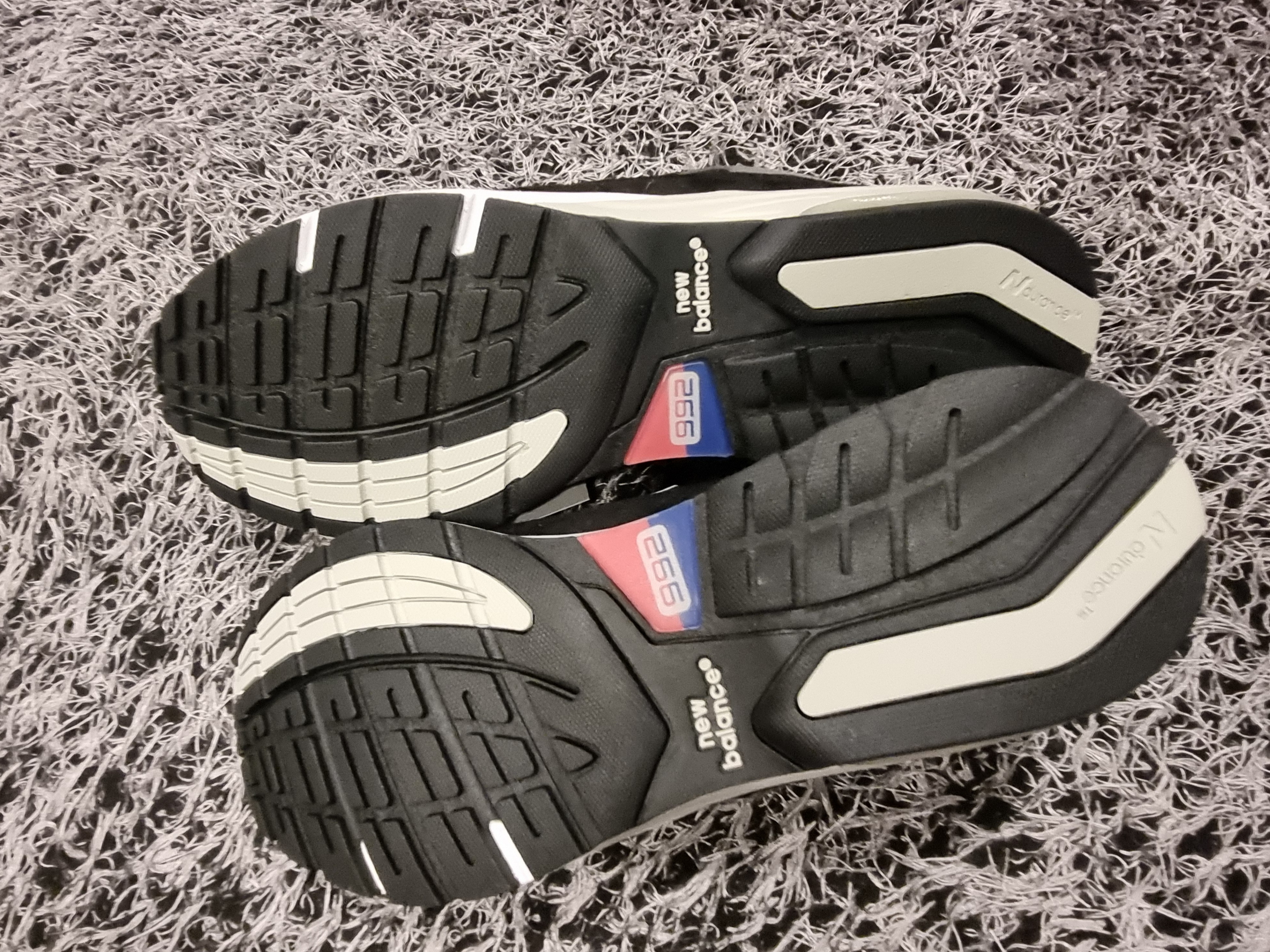 New Balance 992 Made in USA Core Black Grey 착용 스타일 - 6