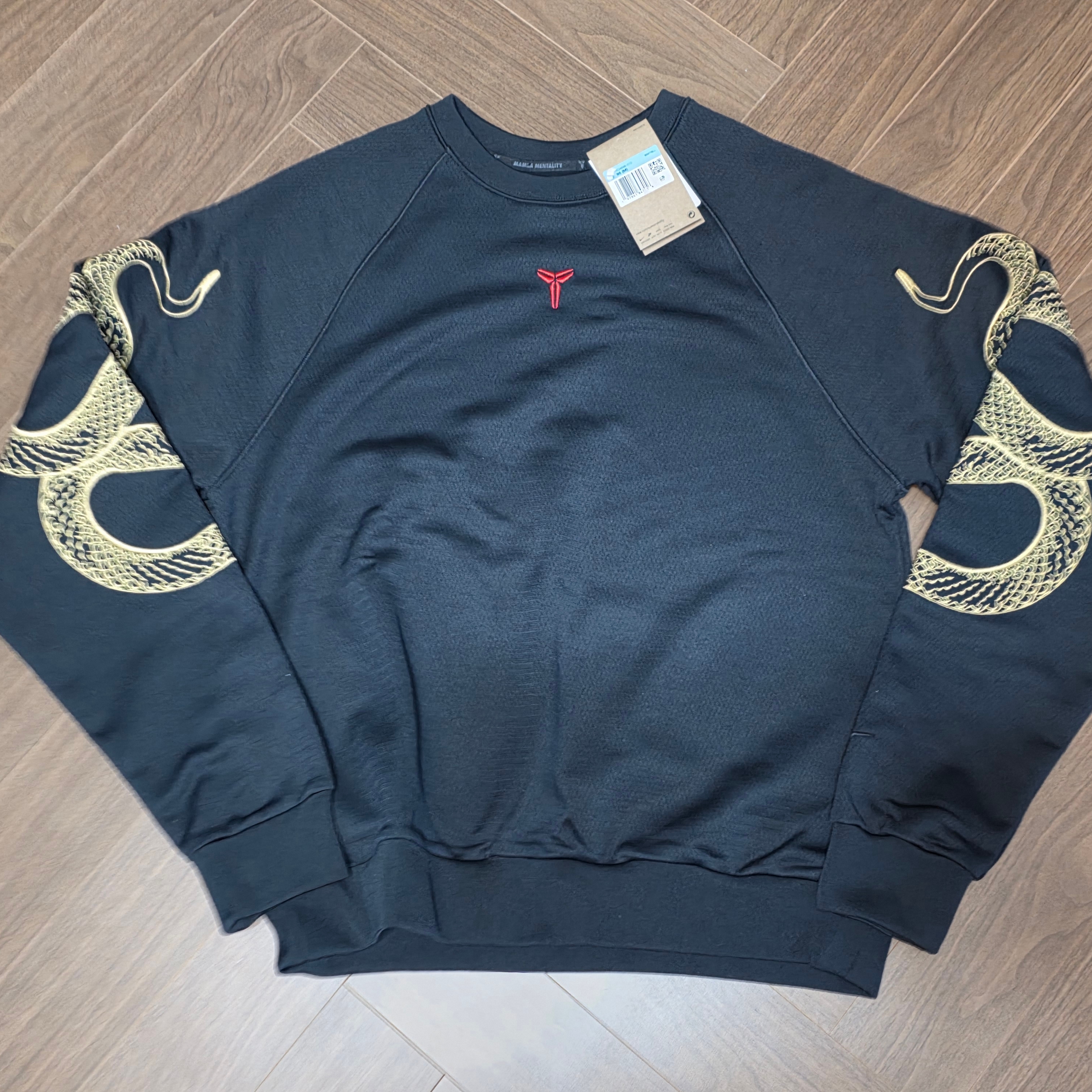 Nike Kobe Year of Mamba Therma-Fit Basketball Crew-Neck Sweatshirt Black (HQ4698-010) 착용 스타일