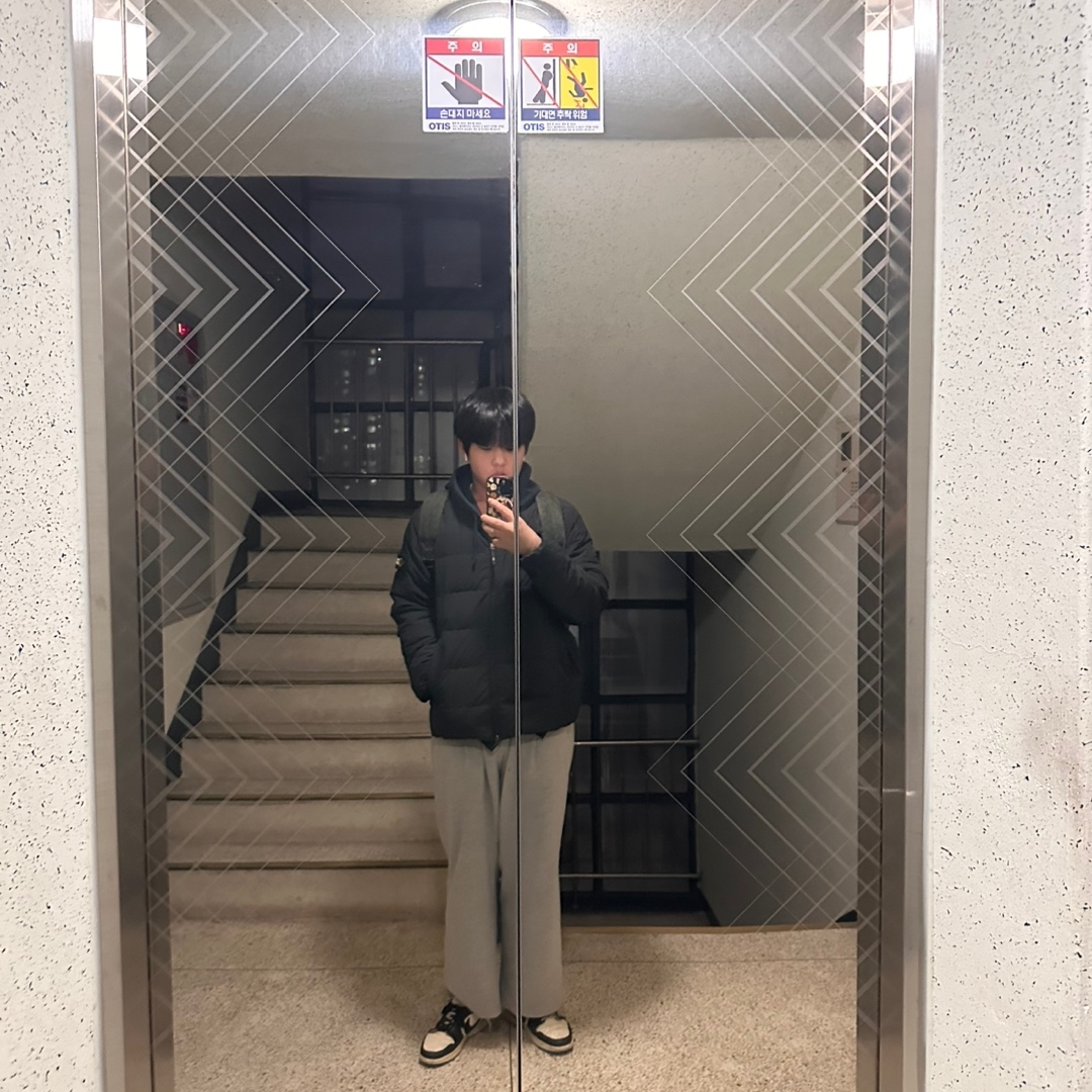 조던 1 x 트래비스 스캇 x 프라그먼트 레트로 로우 OG SP 밀리터리 블루 착용 스타일
