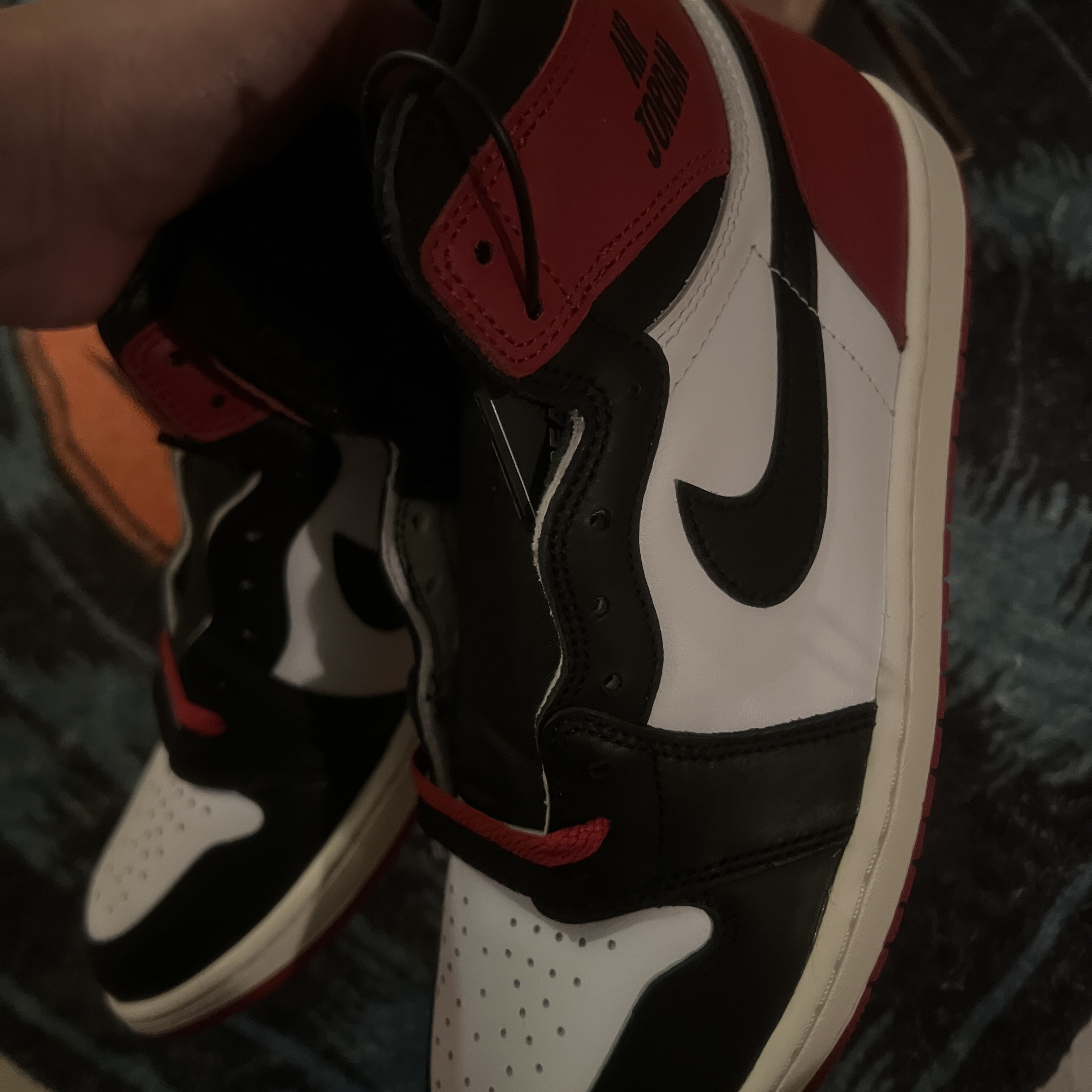Jordan 1 Retro High OG Black Toe 착용 스타일 - 2