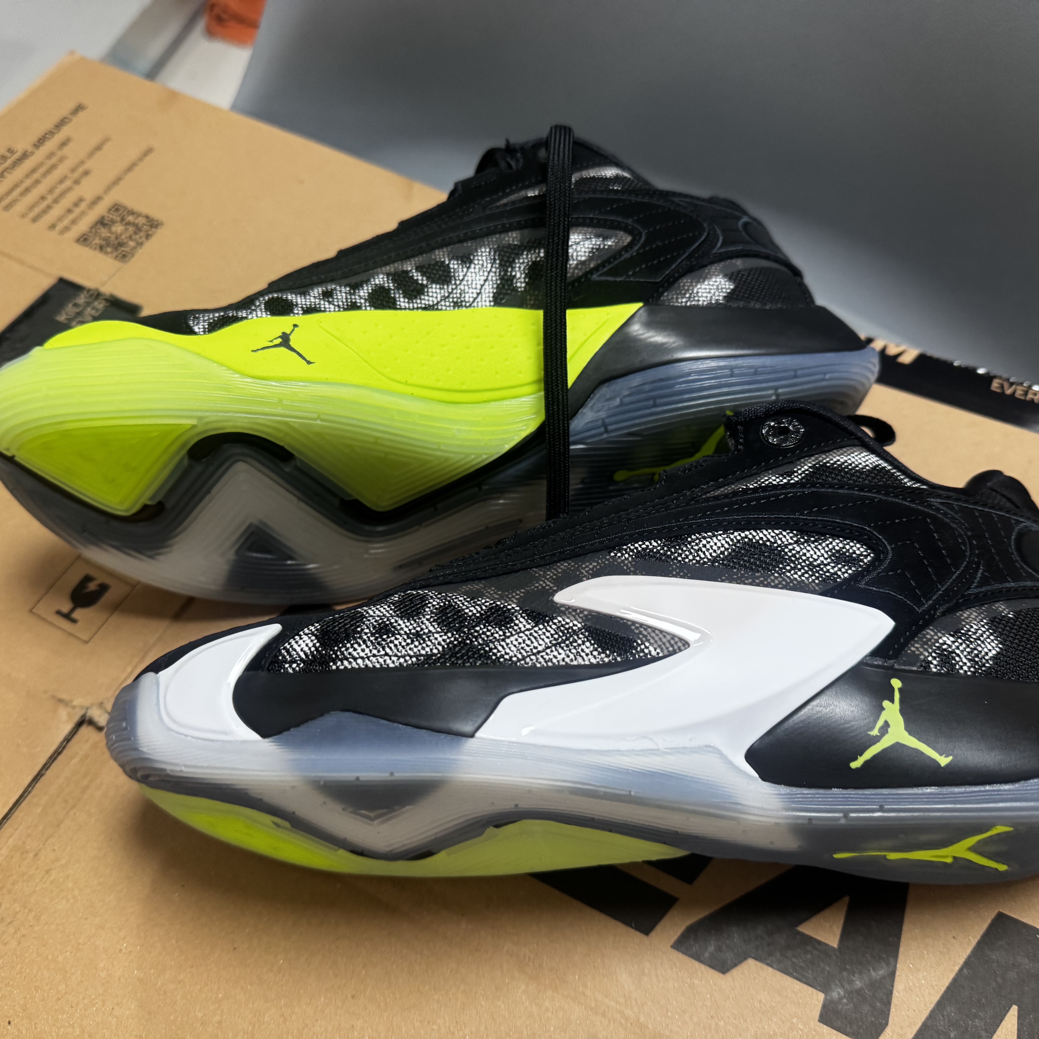 Jordan Luka 2 PF Black Volt 착용 스타일 - 3