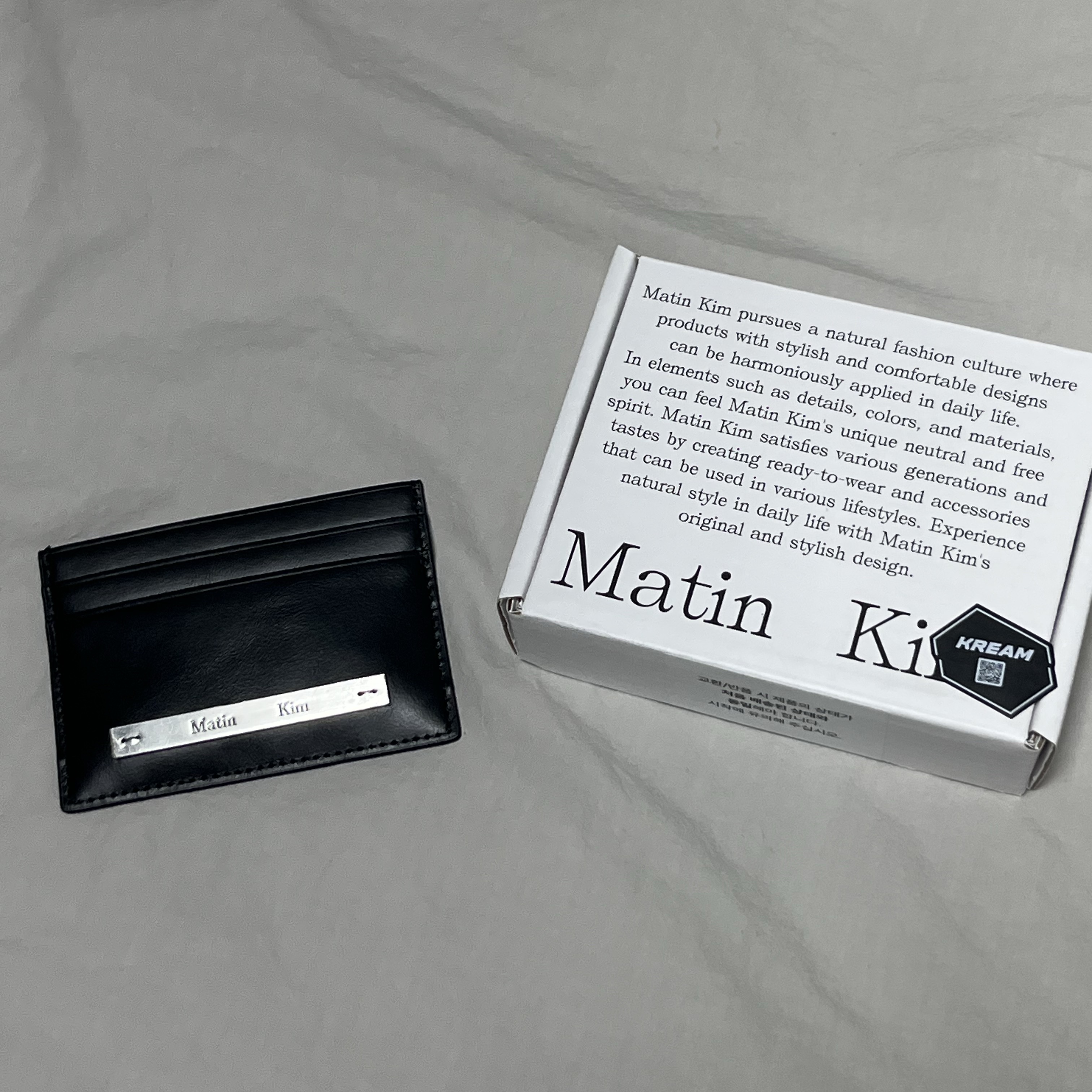 Matin Kim Vintage Card Wallet Black 착용 스타일