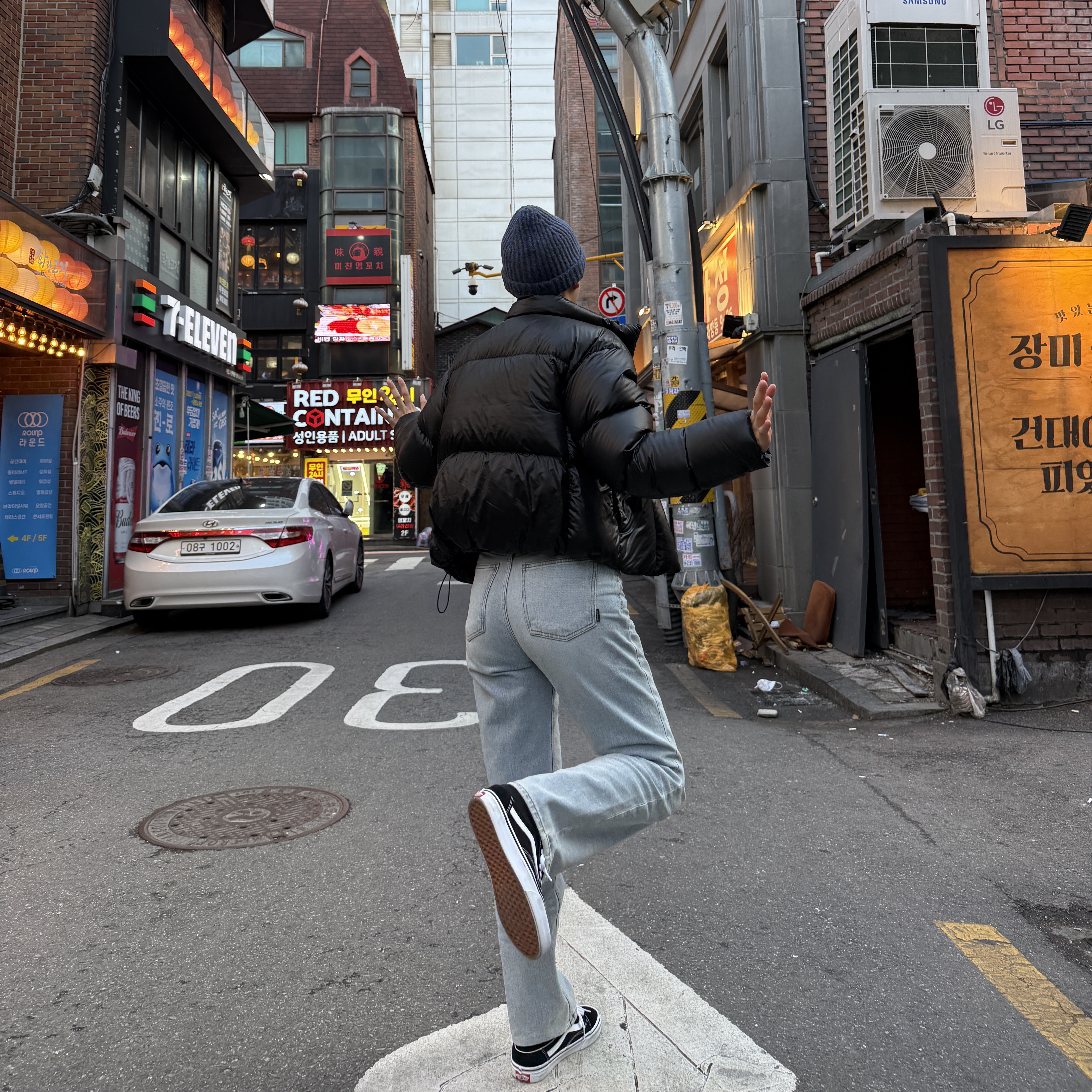 (W) Canada Goose Cypress Cropped Puffer Black 착용 스타일
