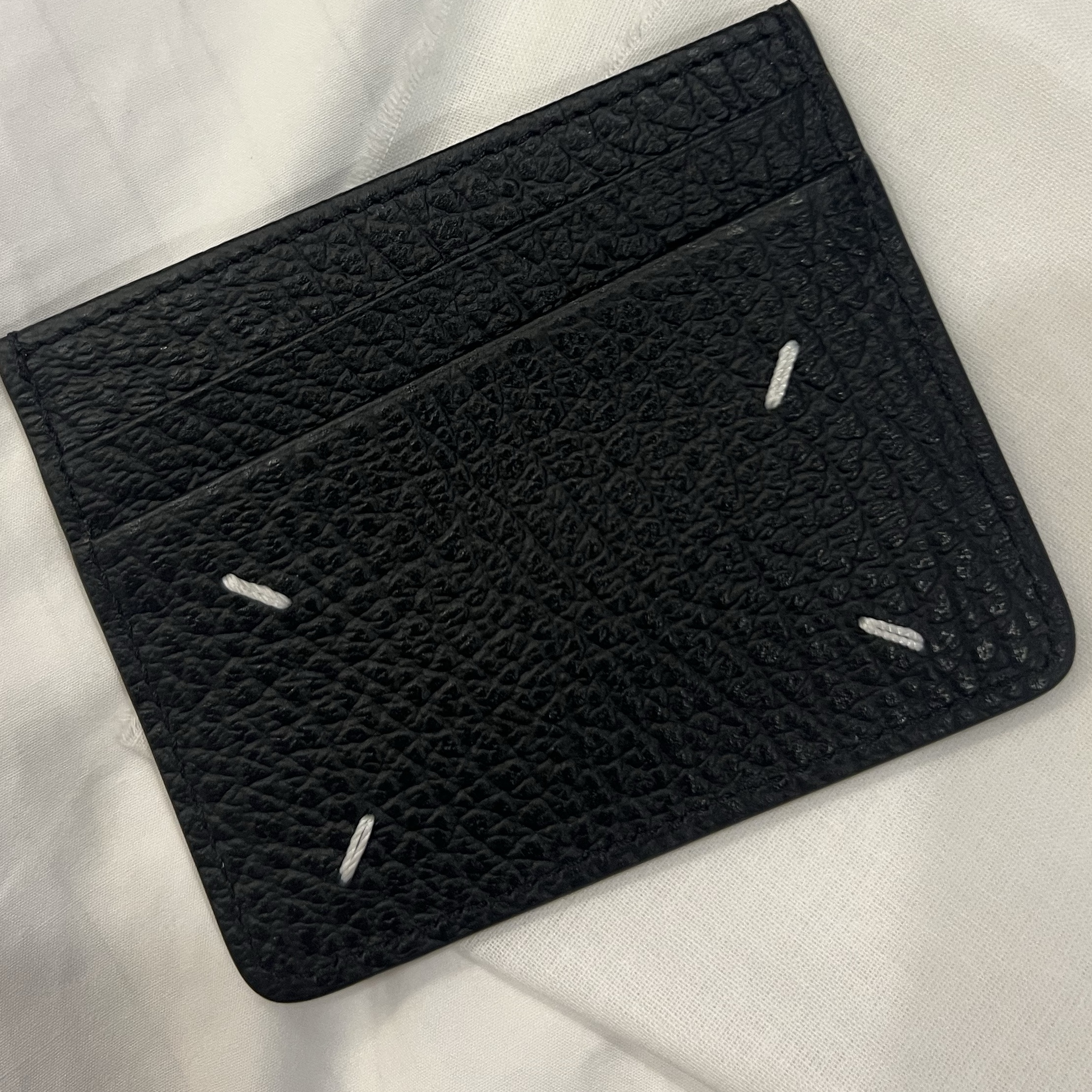 Maison Margiela Stitch Card Holder Black 착용 스타일 - 1
