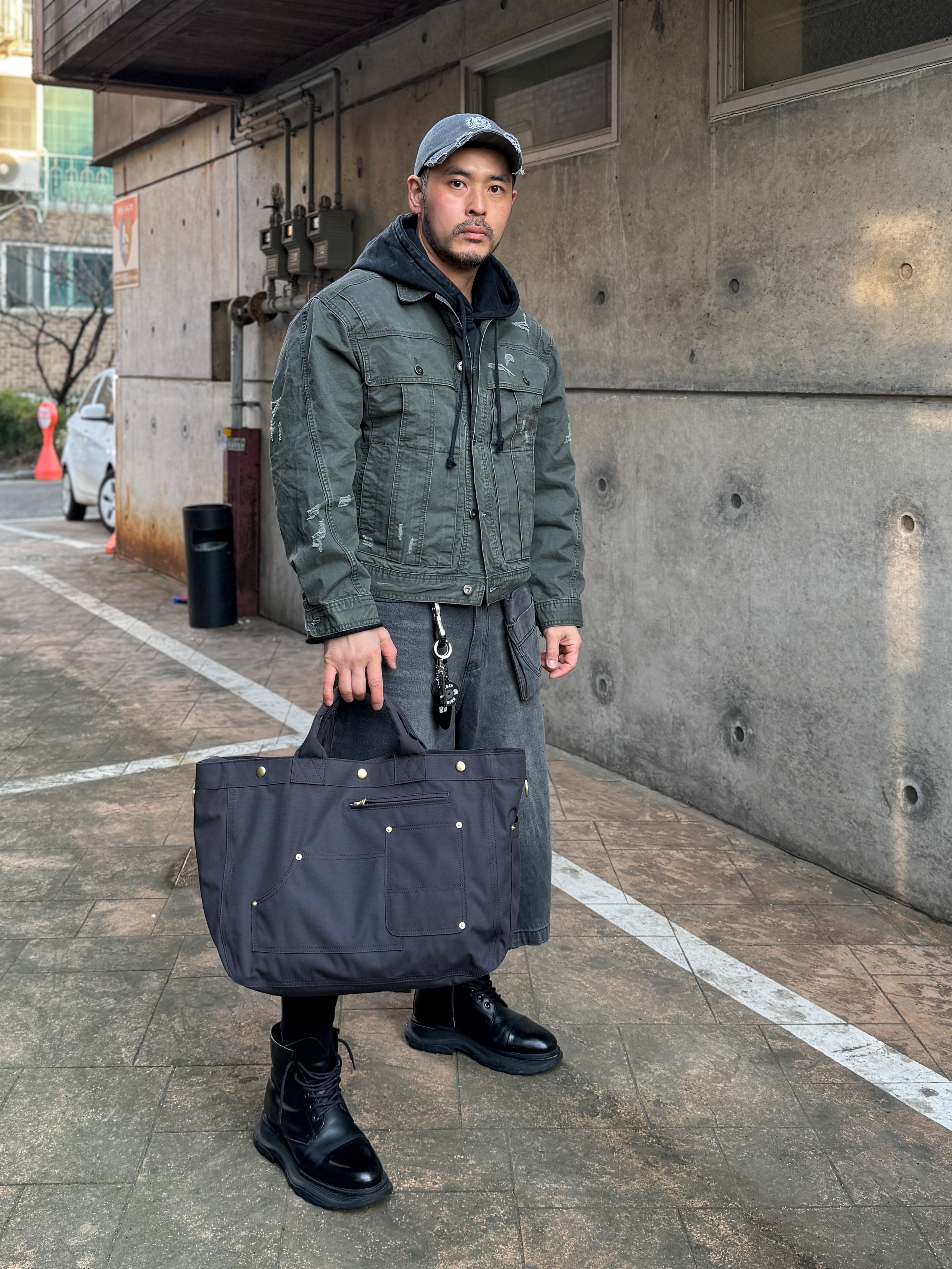 NOMANUAL I.P Damaged Jacket Khaki Gray 착용 스타일 - 1