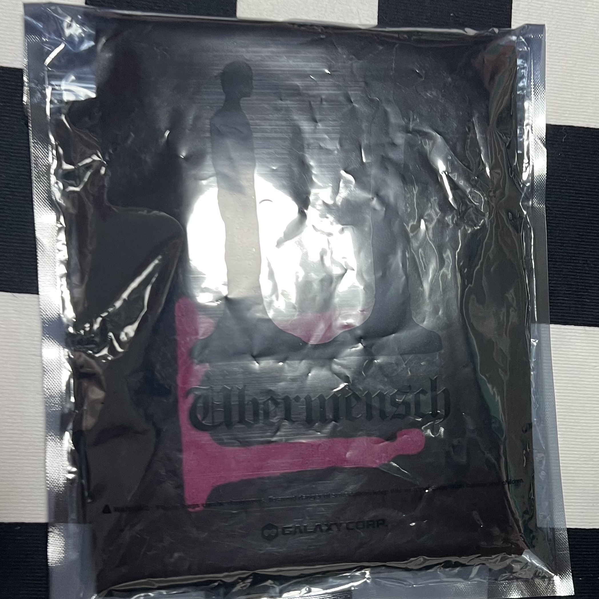 G-DRAGON Ubermensch Slogan Towel Pink 착용 스타일 - 5