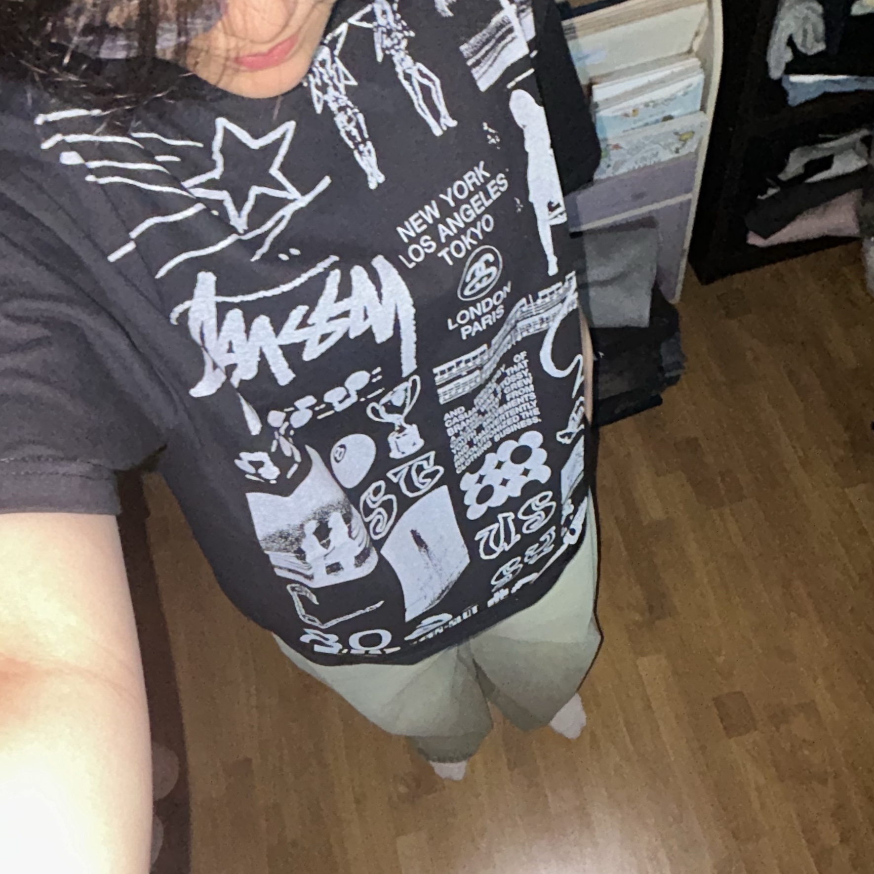 Stussy Sara T-Shirt Black 착용 스타일