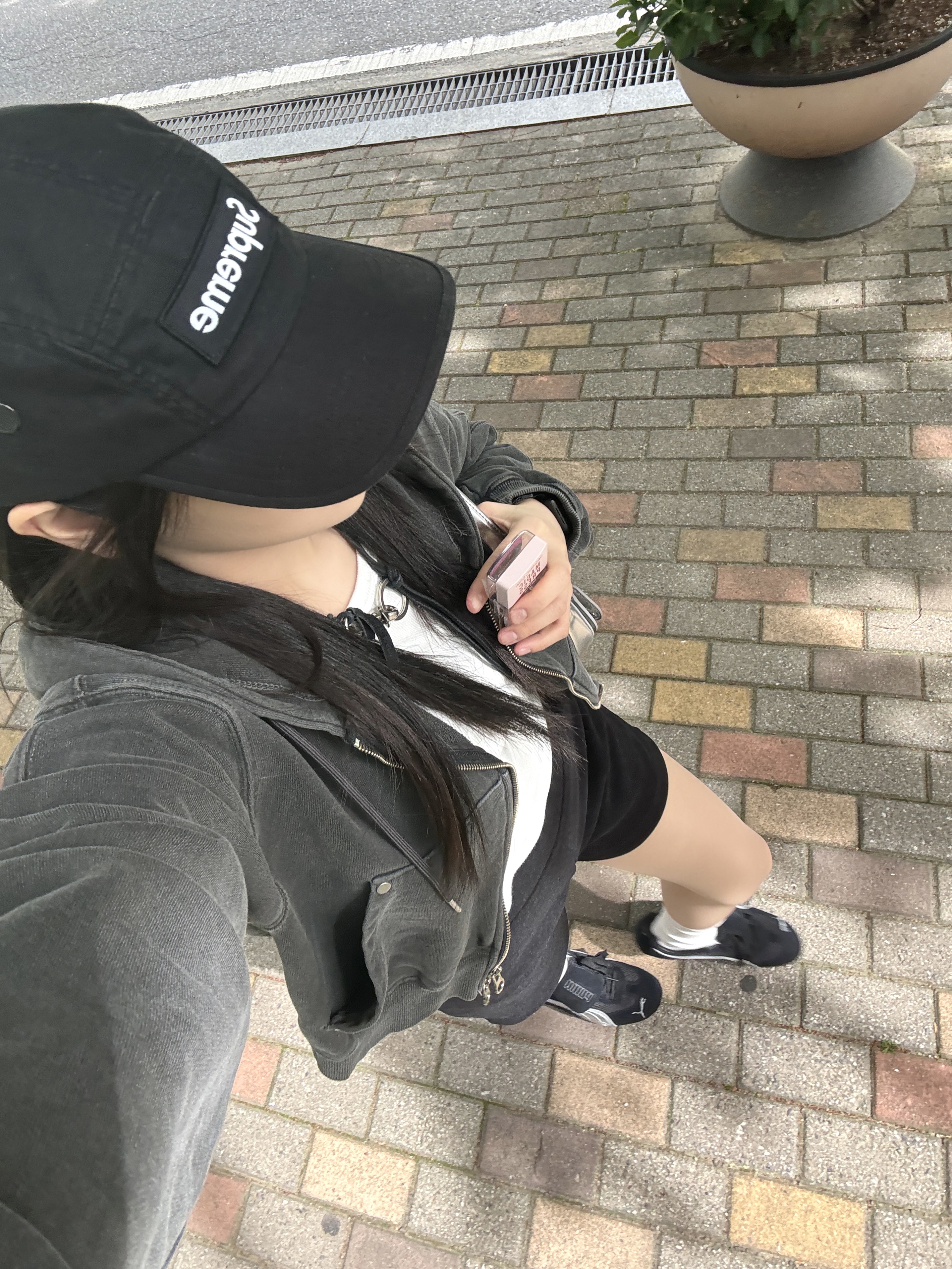 Supreme Washed Chino Twill Camp Cap Black, Our Legacy Ladon Leather Keychain Black 착용 스타일 - 3