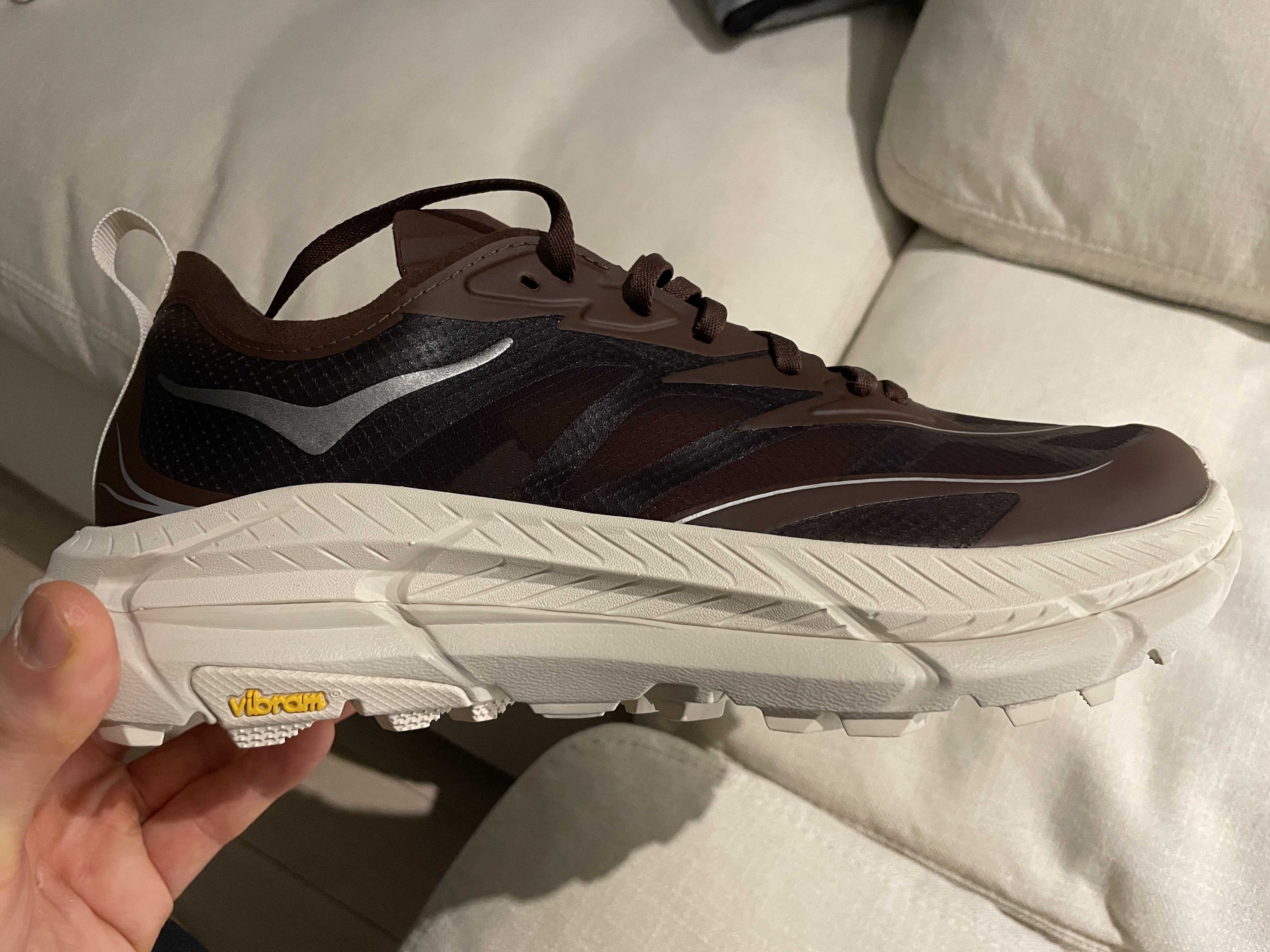 Hoka Mafate Speed 4 Lite Cold Brew Oat Milk, Hoka x Satisfy Mafate Speed 4 Lite Rubber 착용 스타일