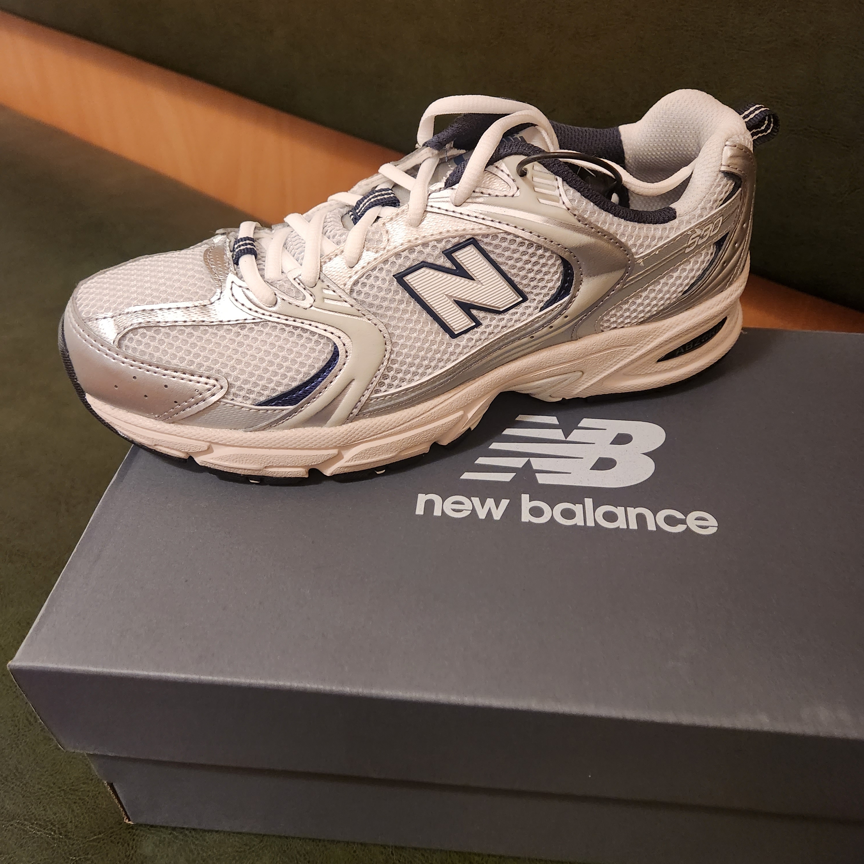 New Balance 530 Steel Grey 착용 스타일