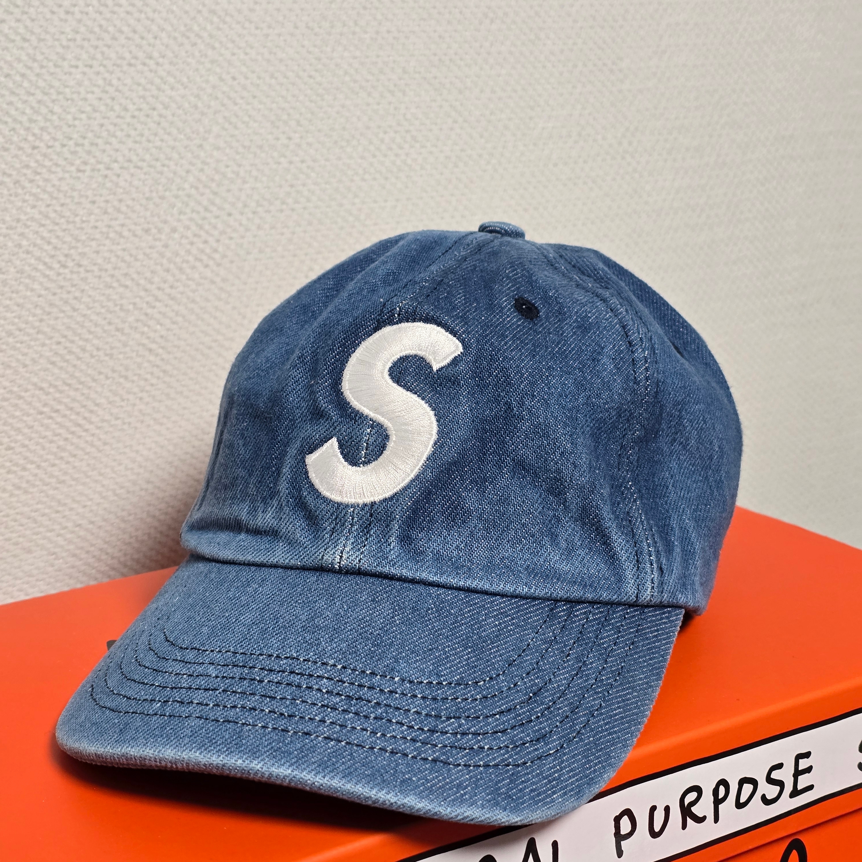 Supreme Pigment S Logo 6-Panel Denim - 24FW 착용 스타일