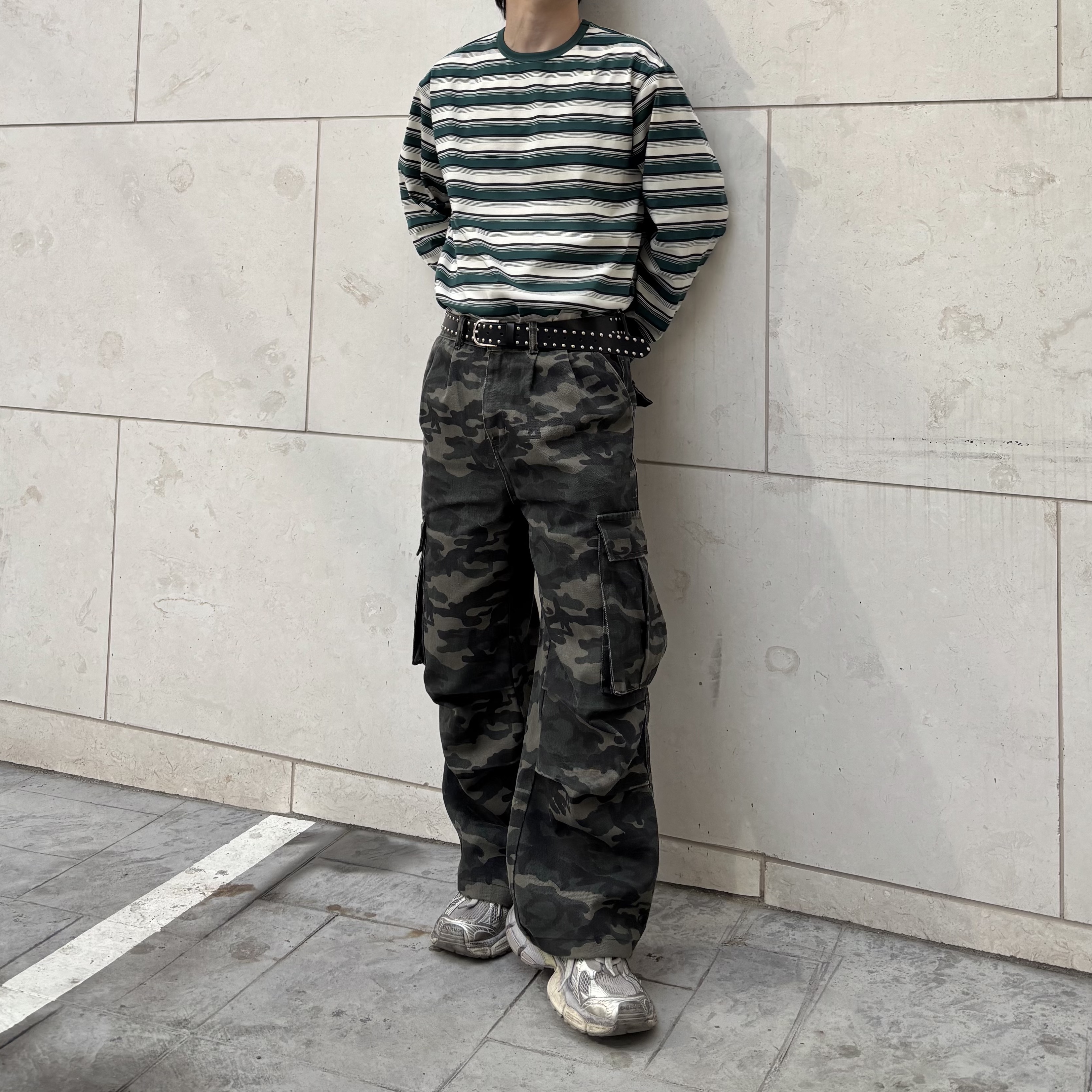 General Idea Unisex Multi Stripe Long Sleeve T Green, Balenciaga 3XL Sneakers Light Beige 착용 스타일 - 1