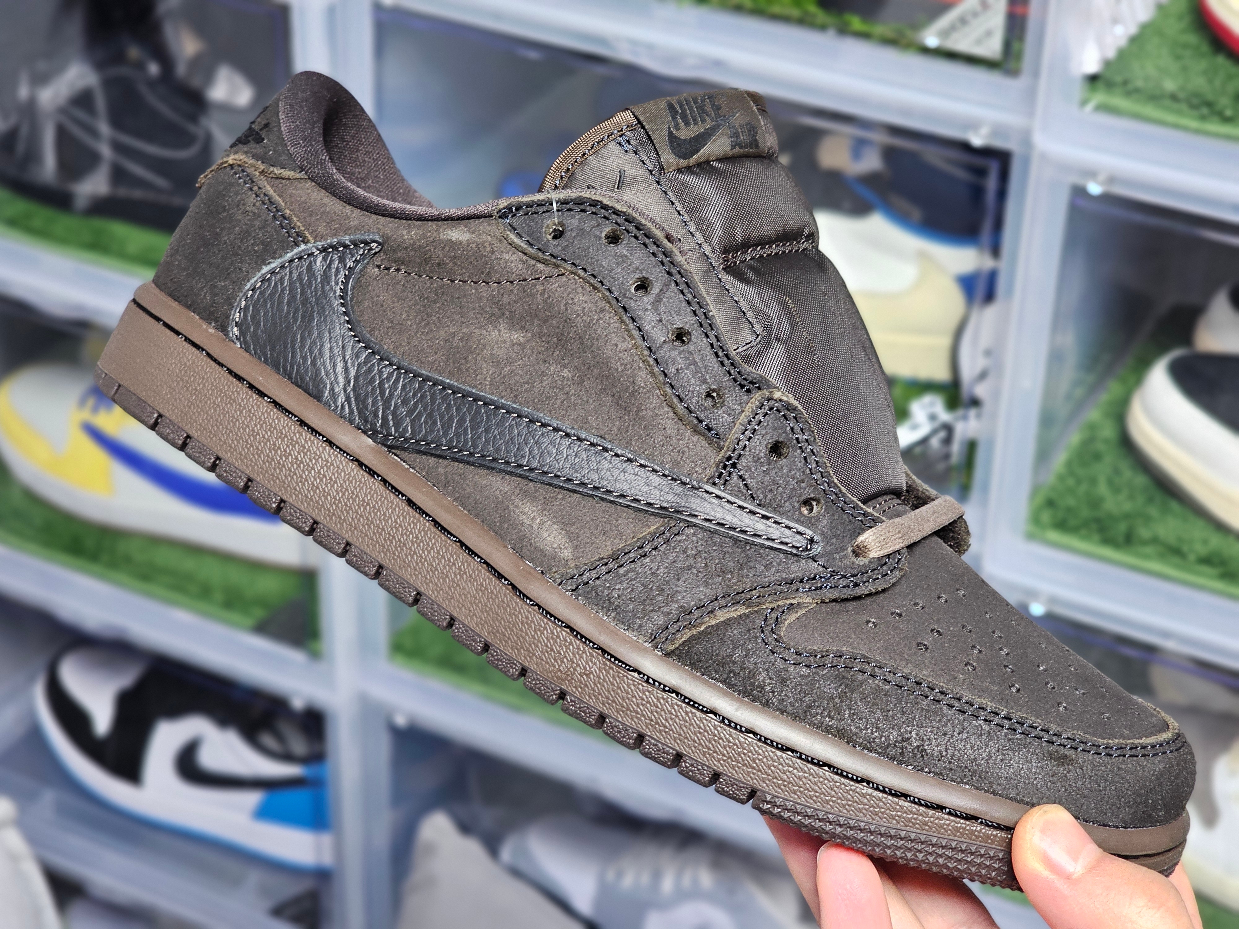 Jordan 1 x Travis Scott Retro Low OG SP Velvet Brown and Dark Mocha 착용 스타일