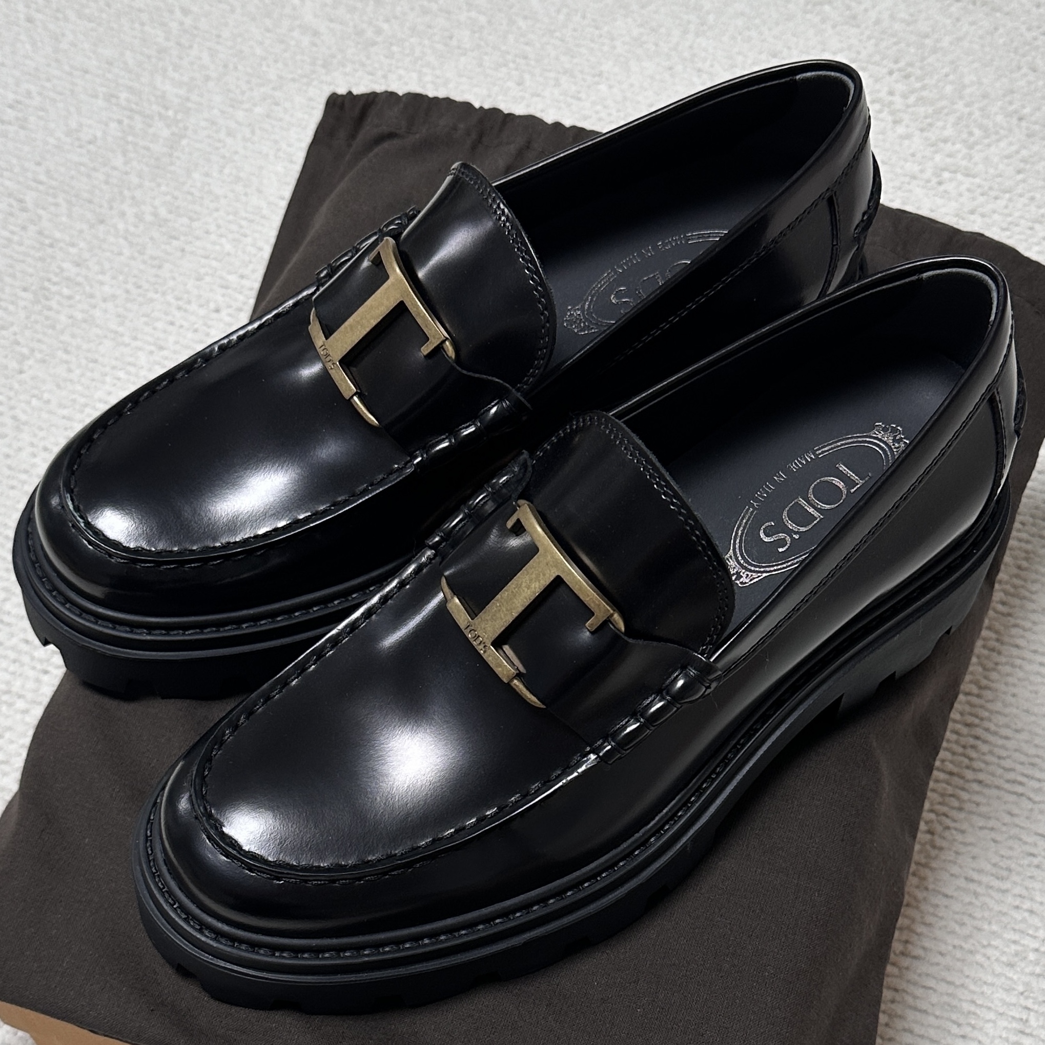 Tod's T Timeless Loafers in Leather Black 착용 스타일