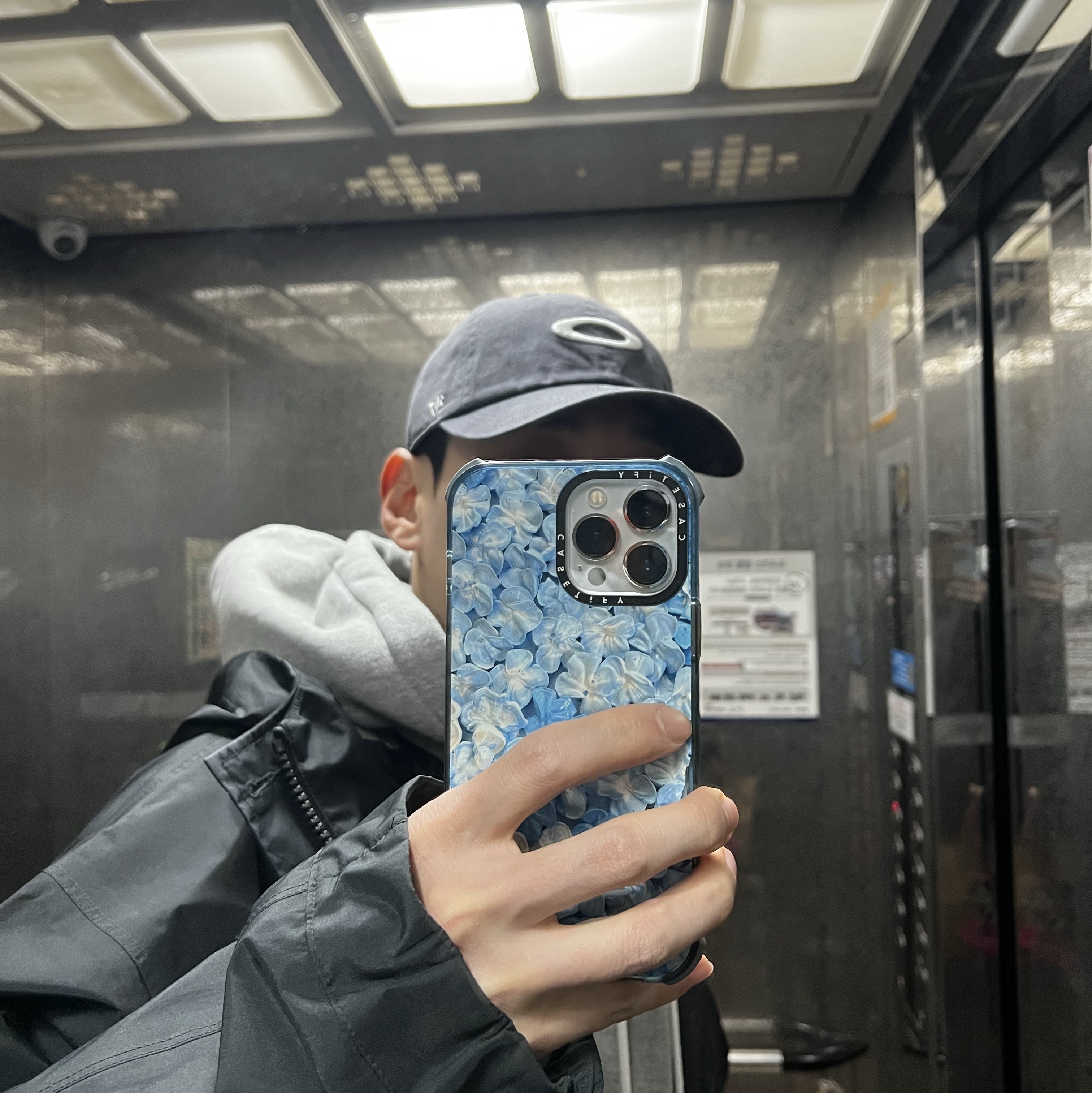 Oakley Remix Dad Hat Blackout 착용 스타일