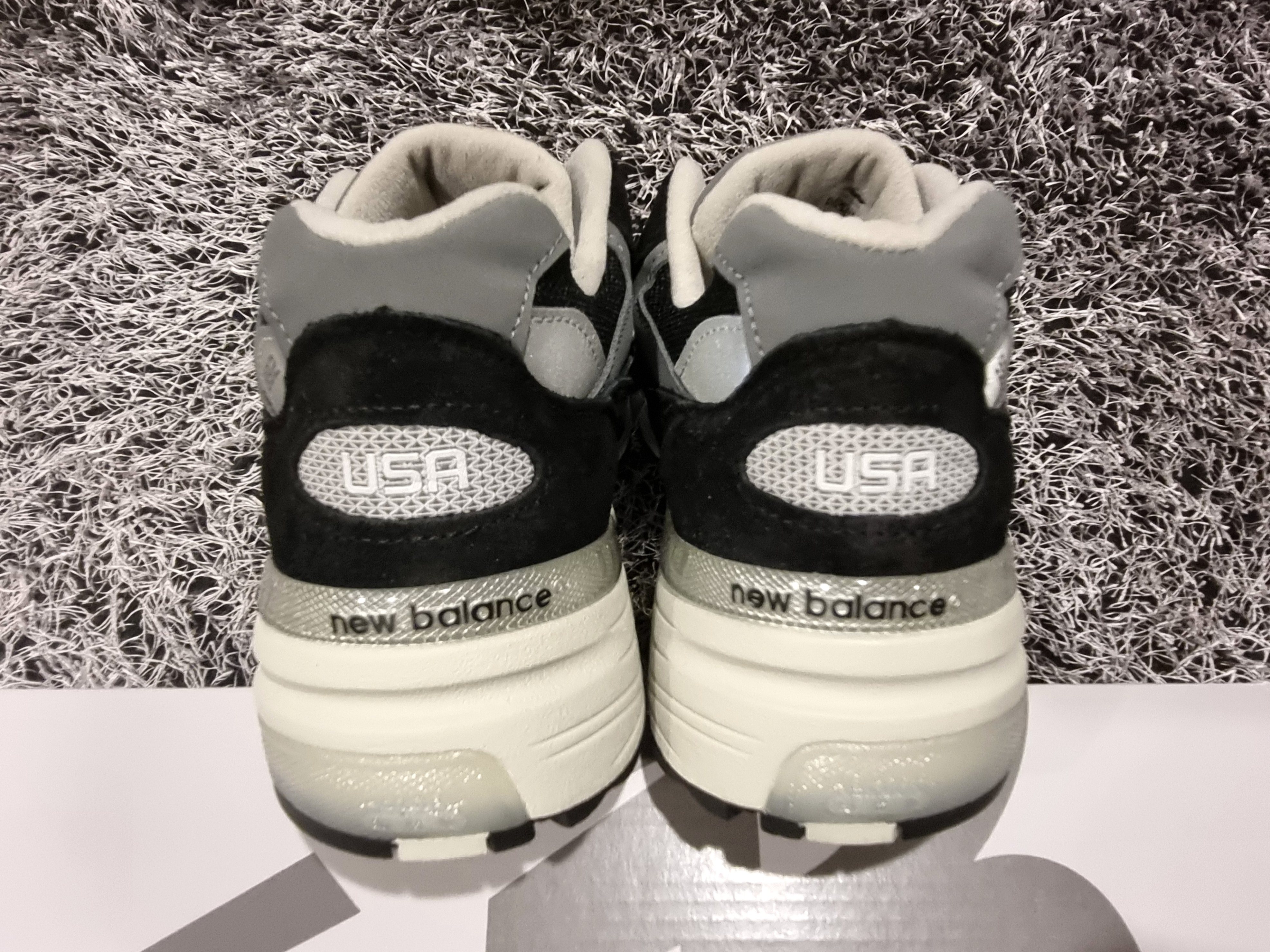 New Balance 992 Made in USA Core Black Grey 착용 스타일 - 5