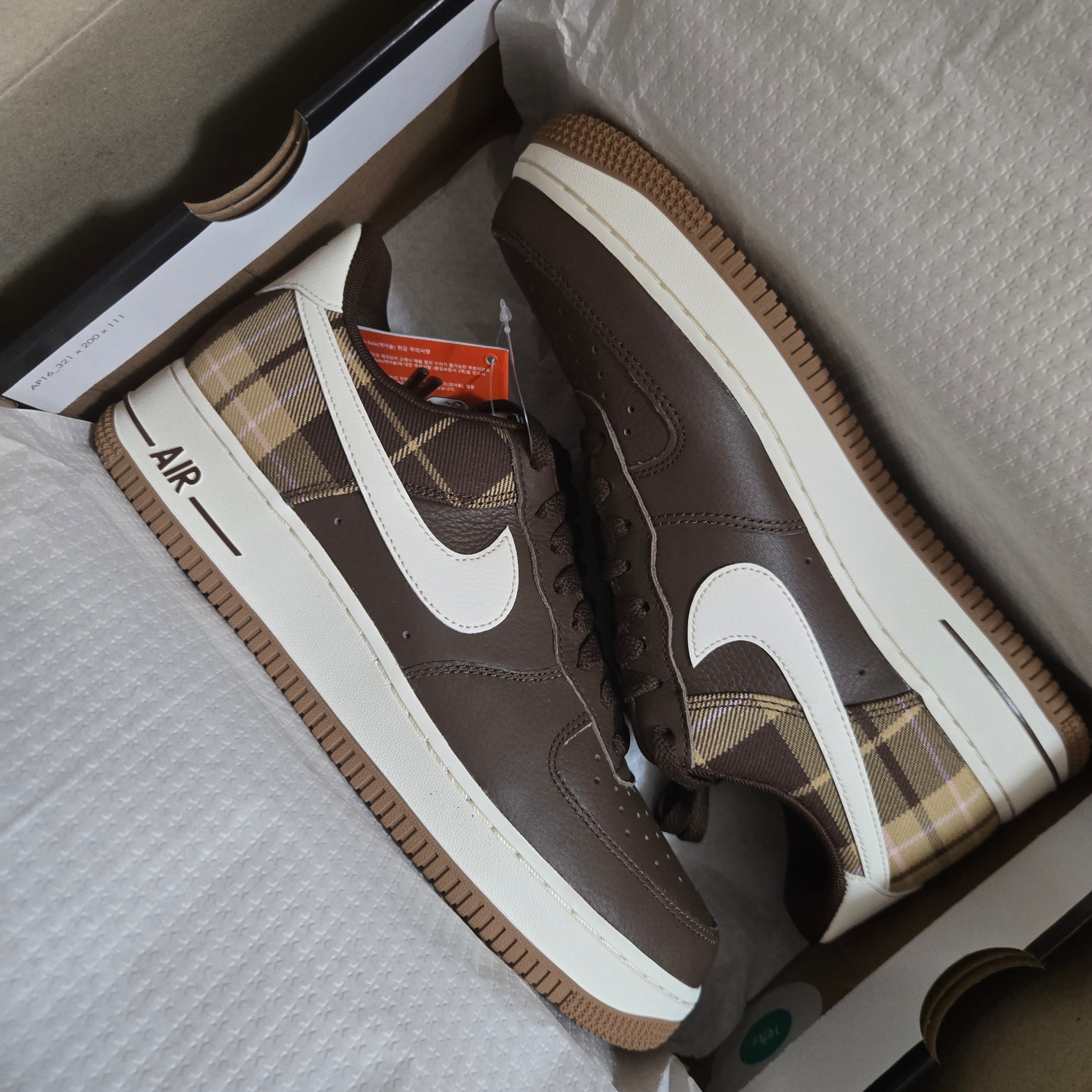 Nike Air Force 1 '07 LX Cacao Wow 착용 스타일