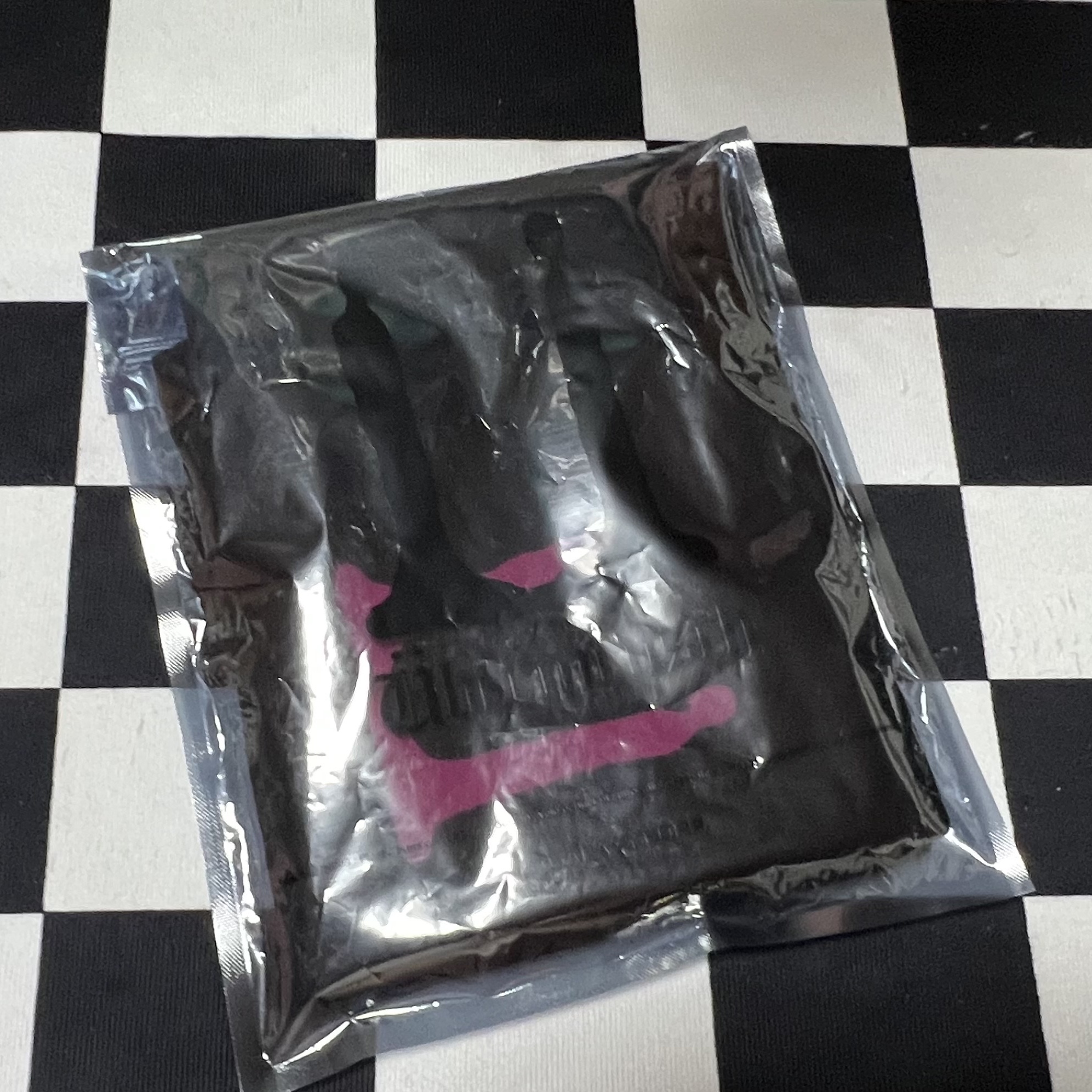 G-DRAGON Ubermensch Slogan Towel Pink 착용 스타일 - 4
