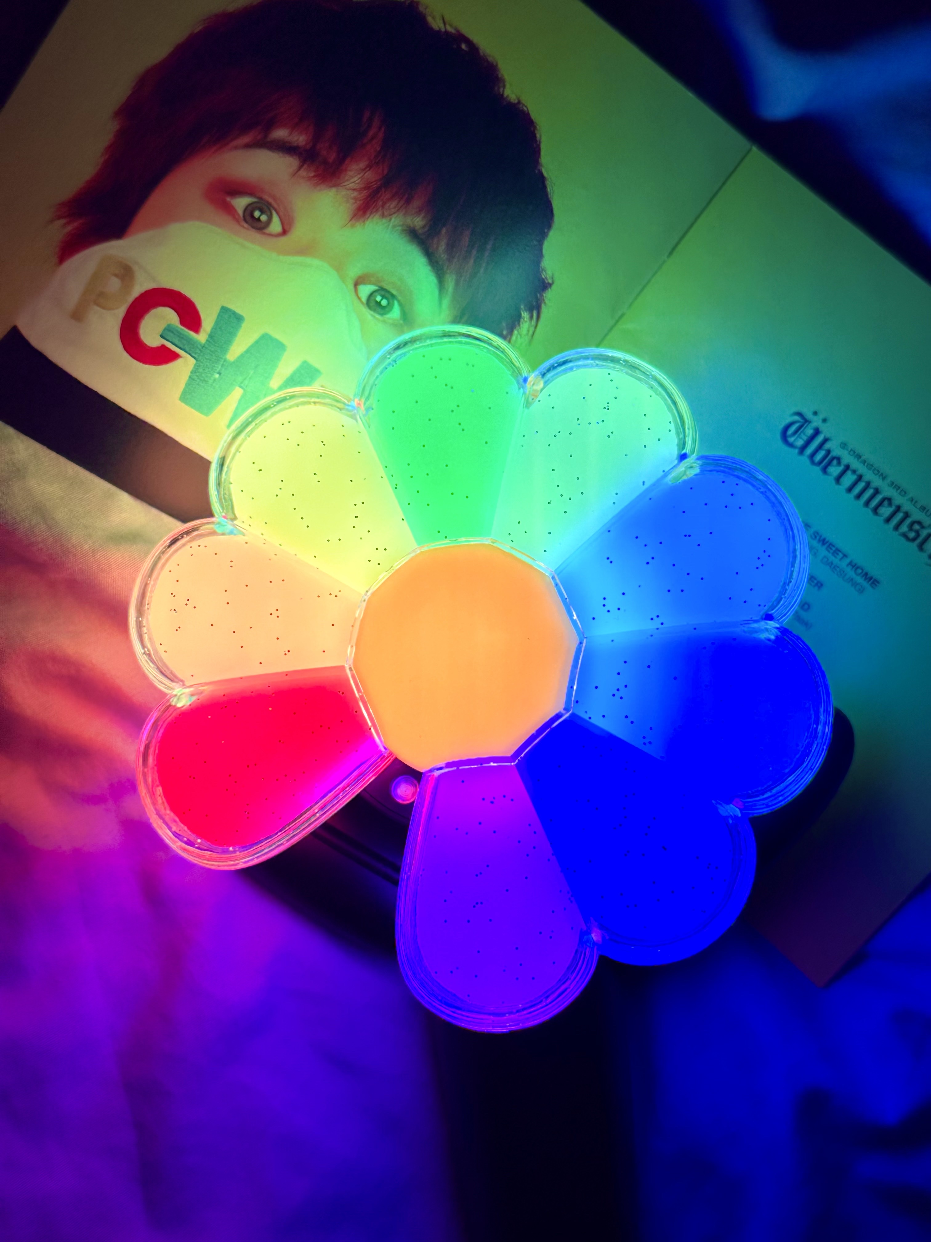 G-DRAGON Ubermensch Official Light Stick, G-DRAGON Ubermensch Official Mini Light Keyring 착용 스타일 - 2