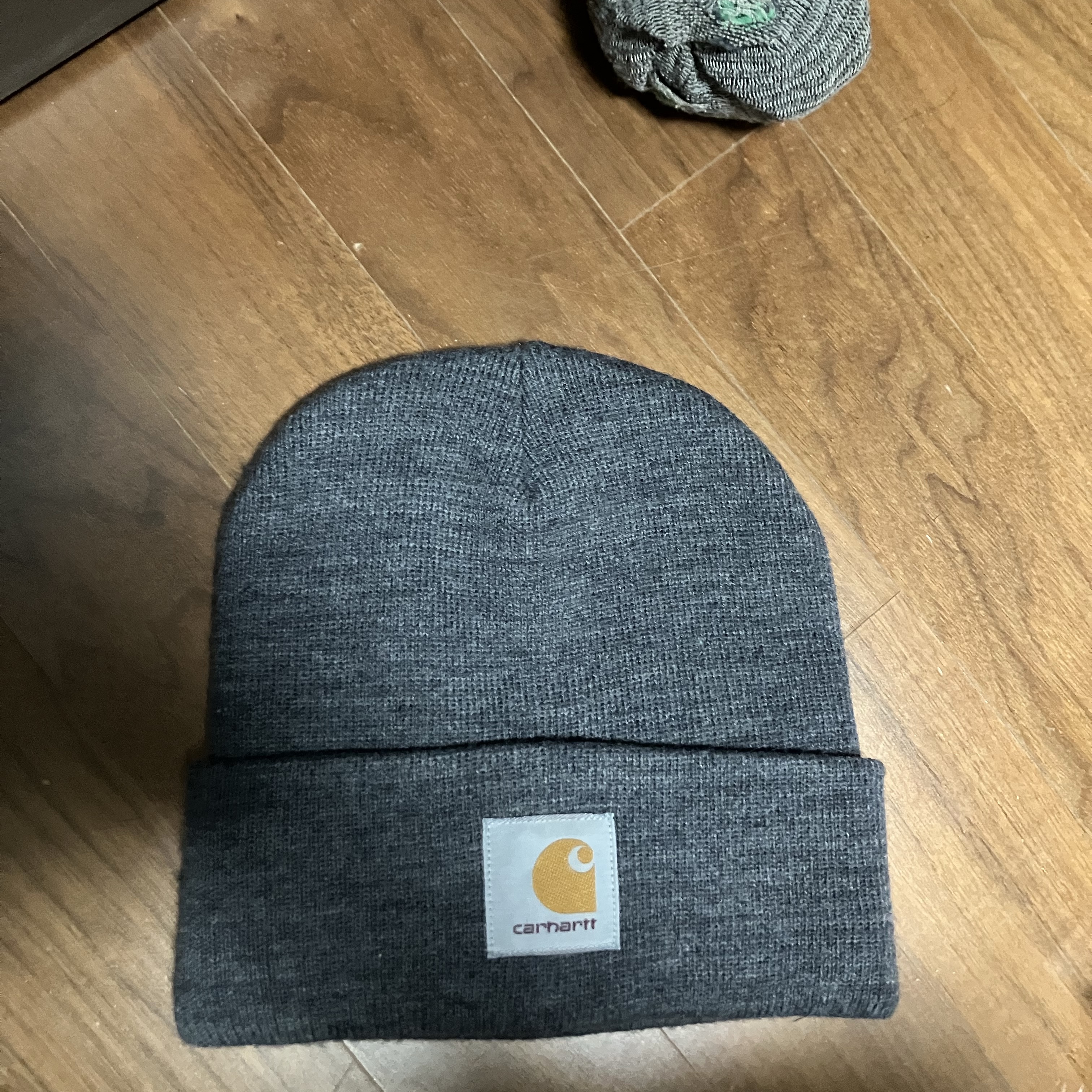 Carhartt Knit Cuffed Beanie Heather Grey 착용 스타일