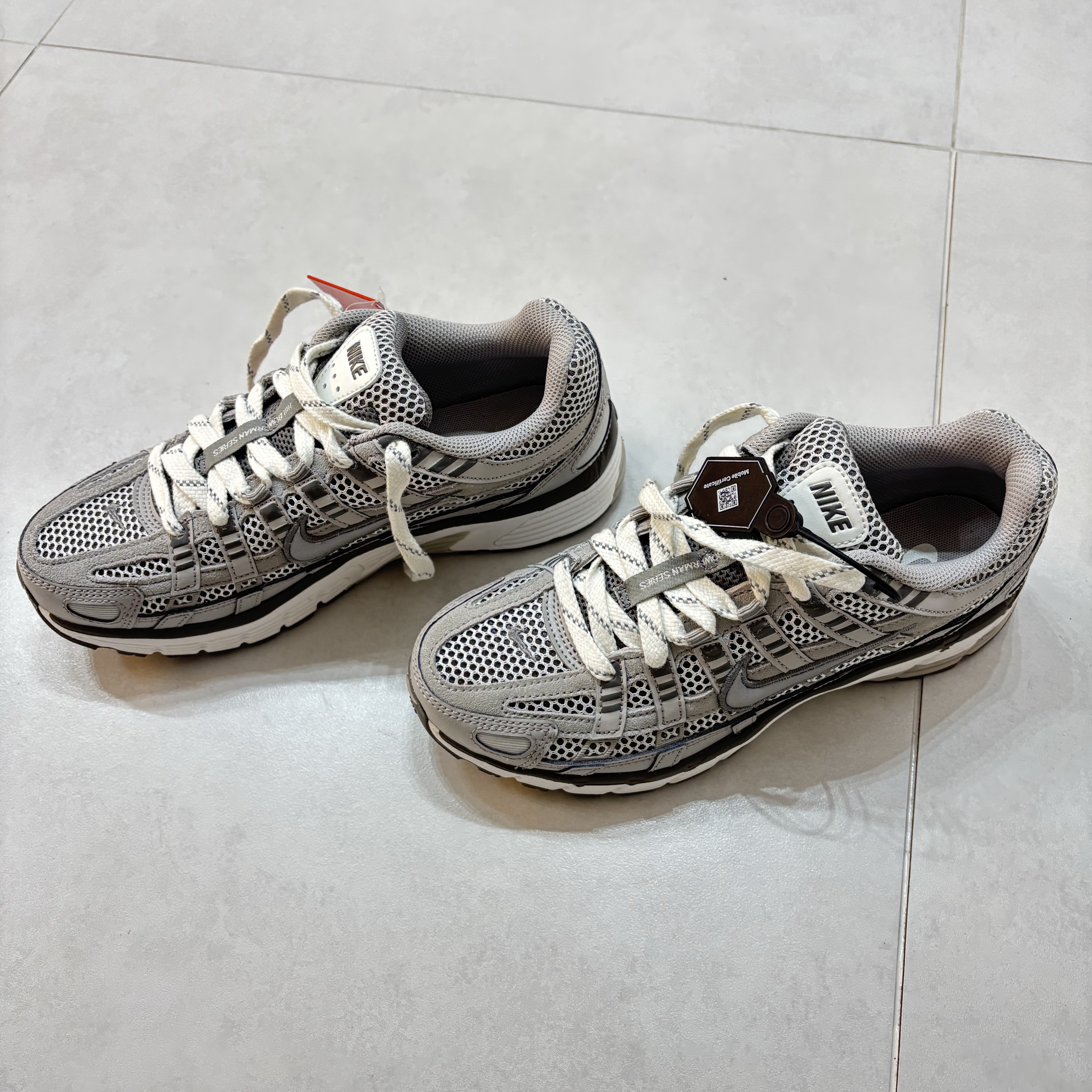 Nike P-6000 PRM Light Iron Ore 착용 스타일