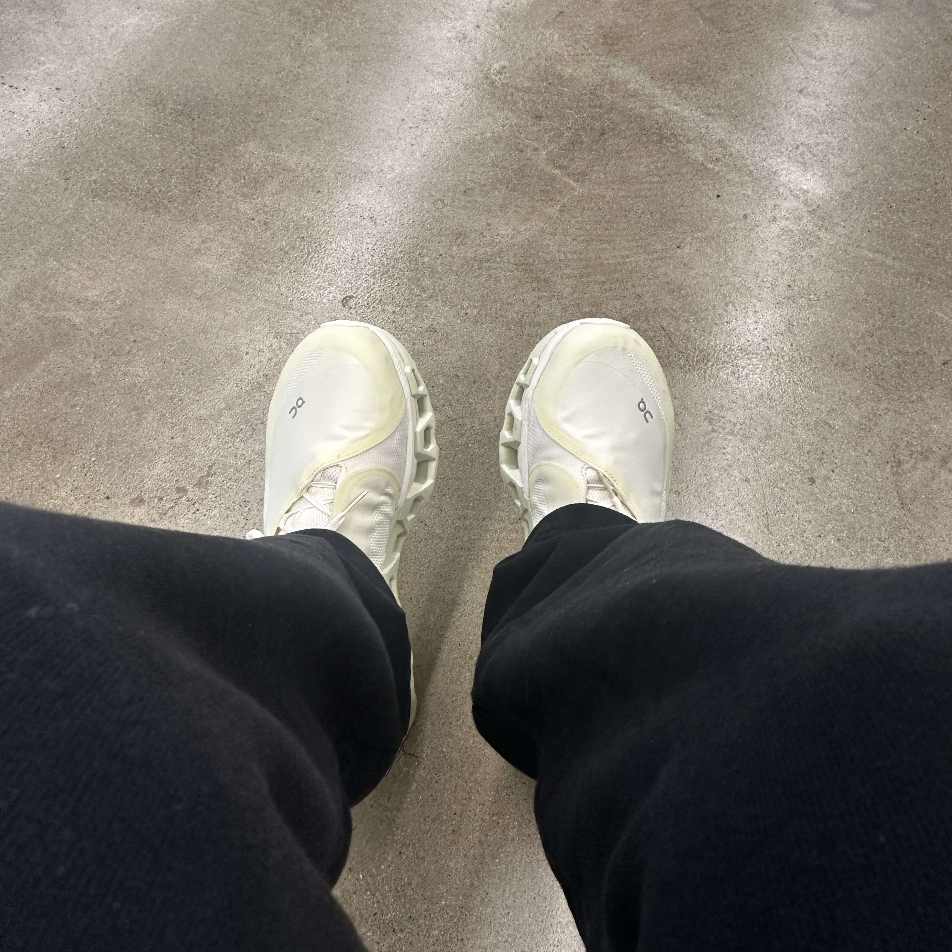 On Running x Post Archive Faction (Paf) Cloudmonster 2 Seedling White 착용 스타일