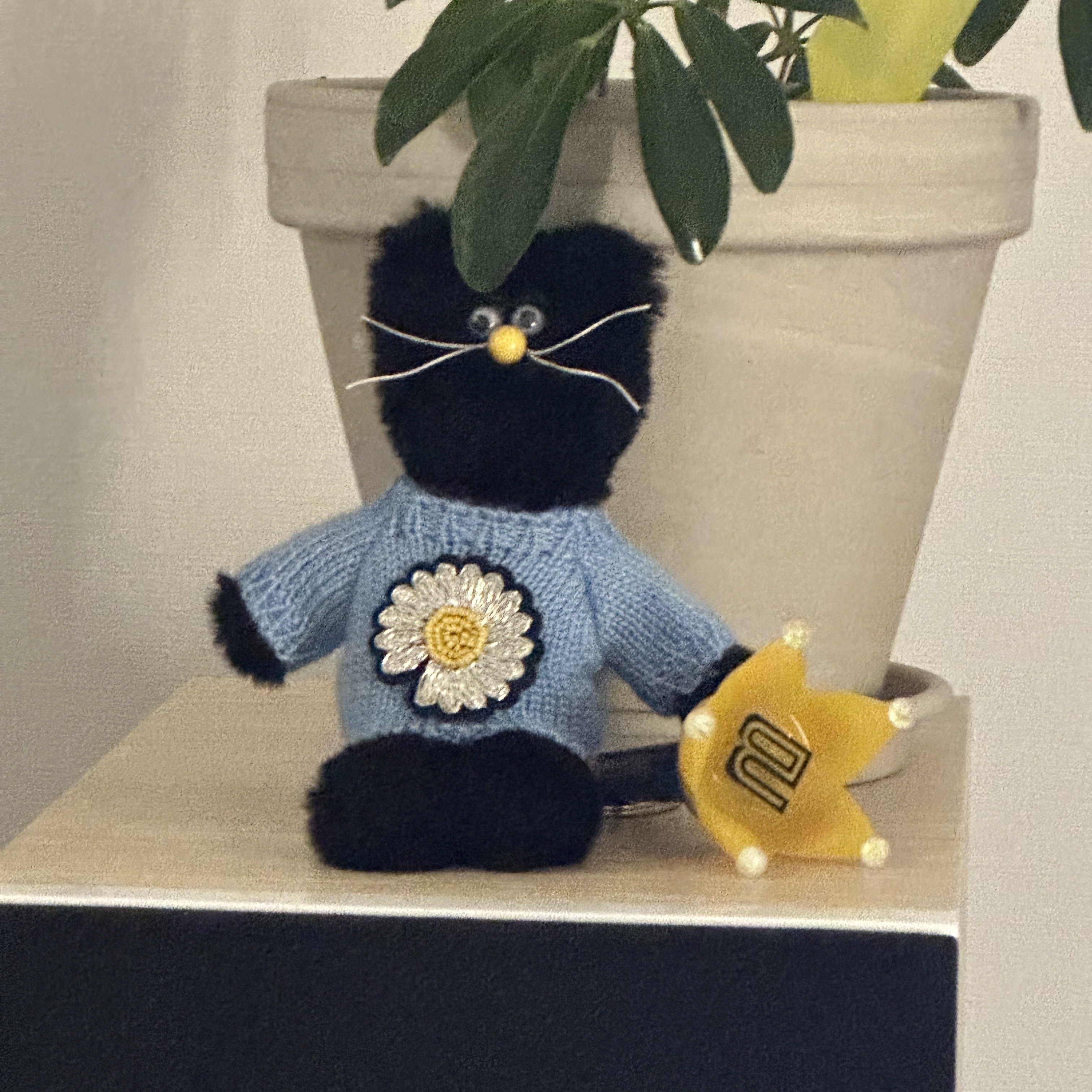 Monamhee x Peaceminusone Daihee Plush Keyring 착용 스타일