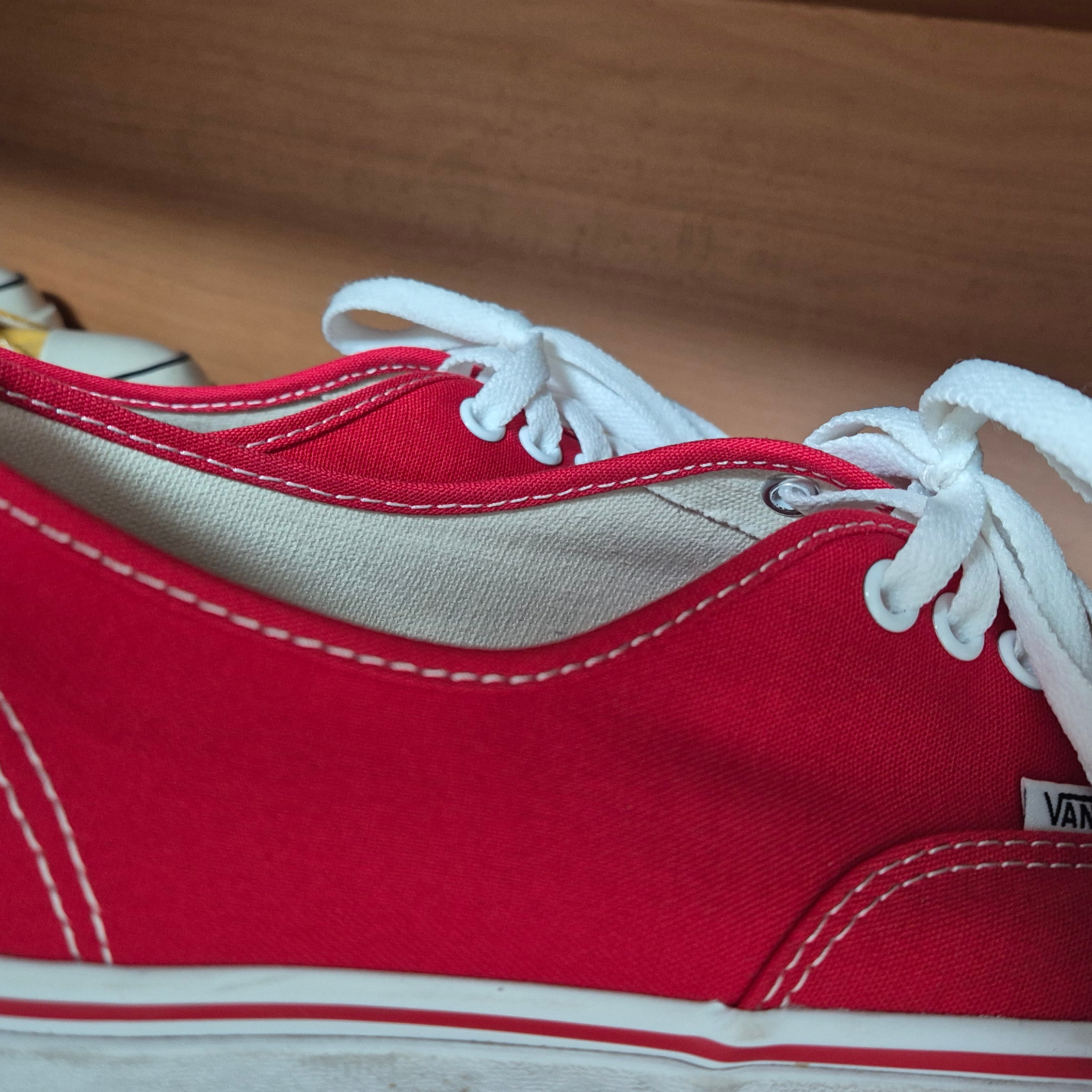 Vans Authentic Red 착용 스타일