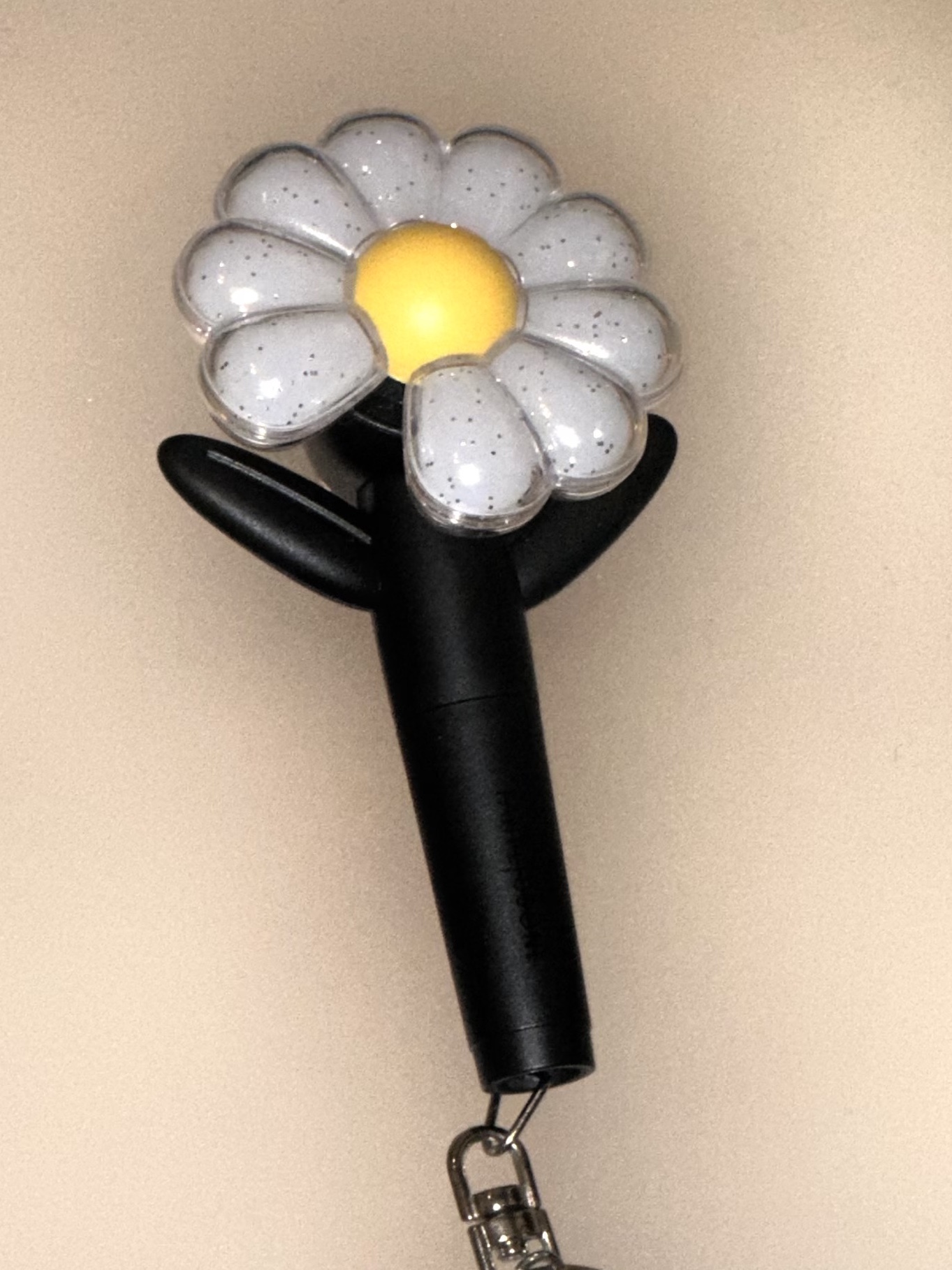 G-DRAGON Ubermensch Official Light Stick, G-DRAGON Ubermensch Official Mini Light Keyring 착용 스타일 - 4