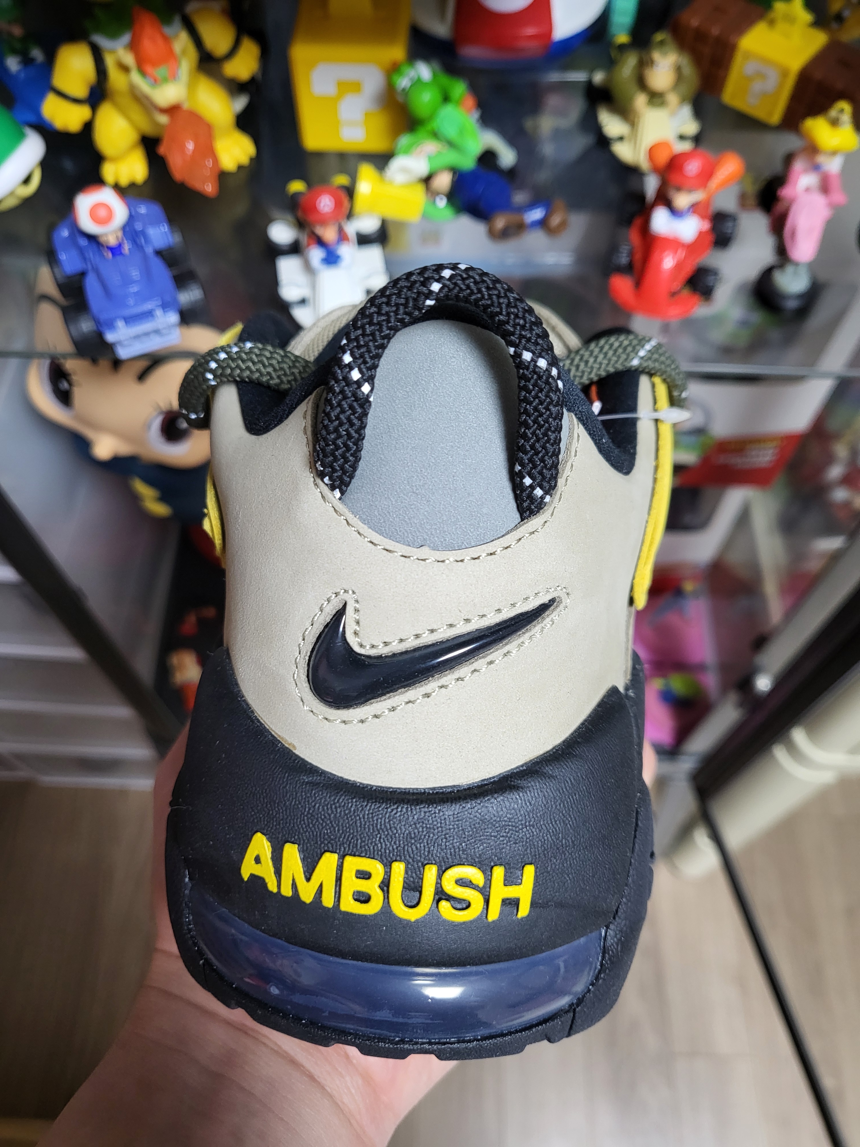 Nike x Ambush Air More Uptempo Low Vivid Sulfur and Limestone 착용 스타일 - 1