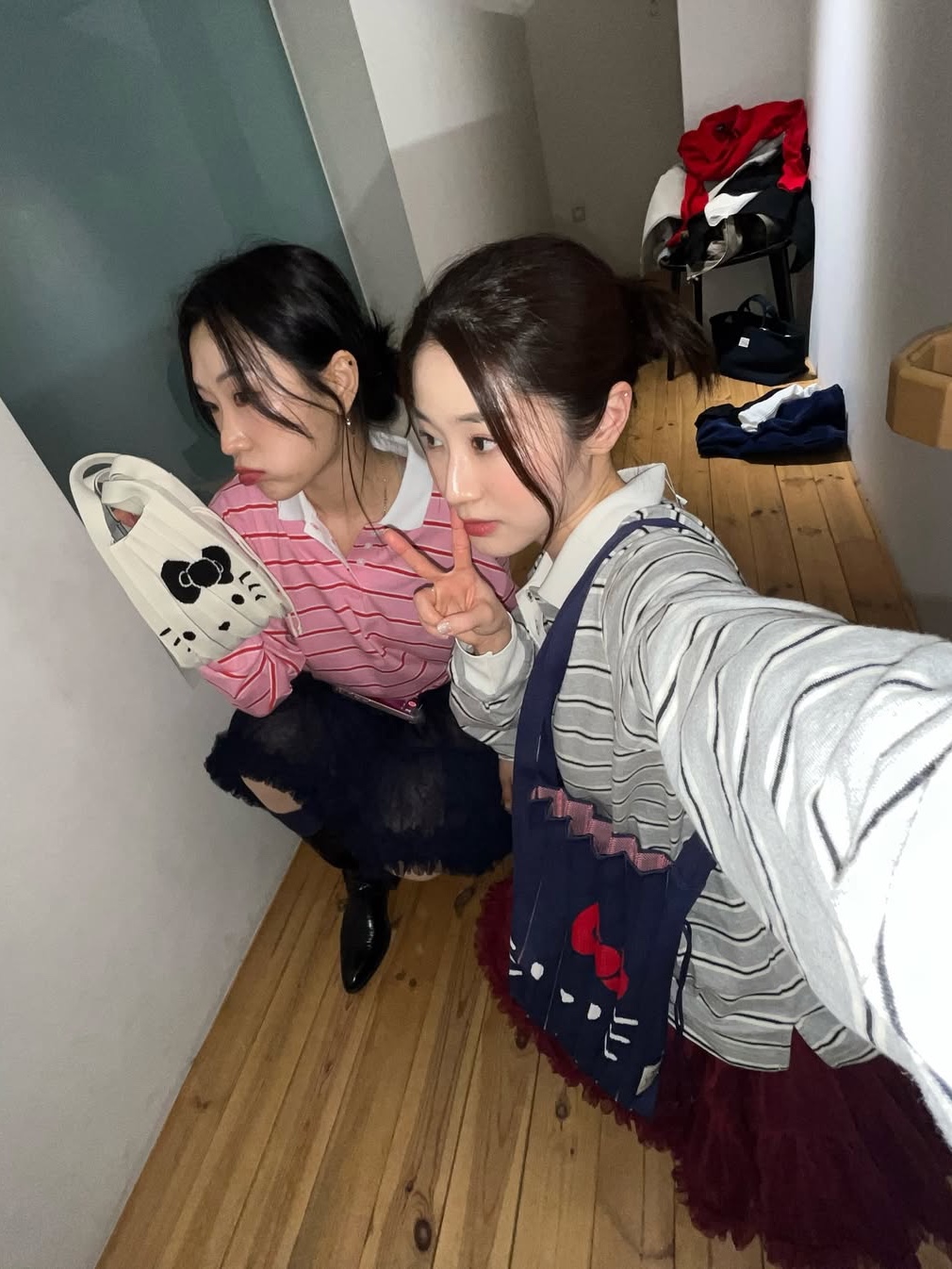 조셉앤스테이시 럭키 플리츠 니트 미디움 헬로키티 인디고 바이올렛, 조셉앤스테이시 럭키 플리츠 니트 스몰 헬로키티 바닐라 착용 스타일 - 3